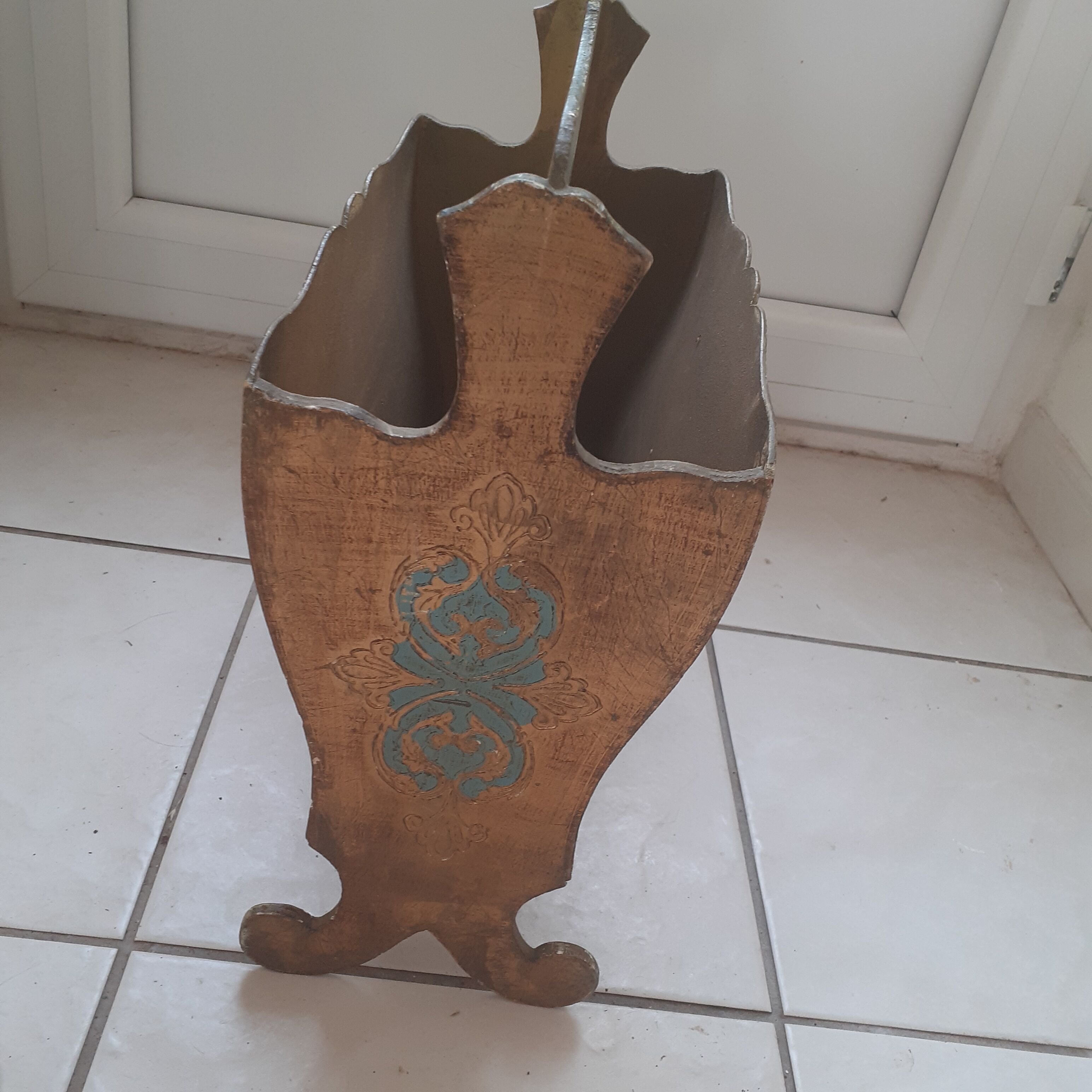 Italian wooden magazine holder