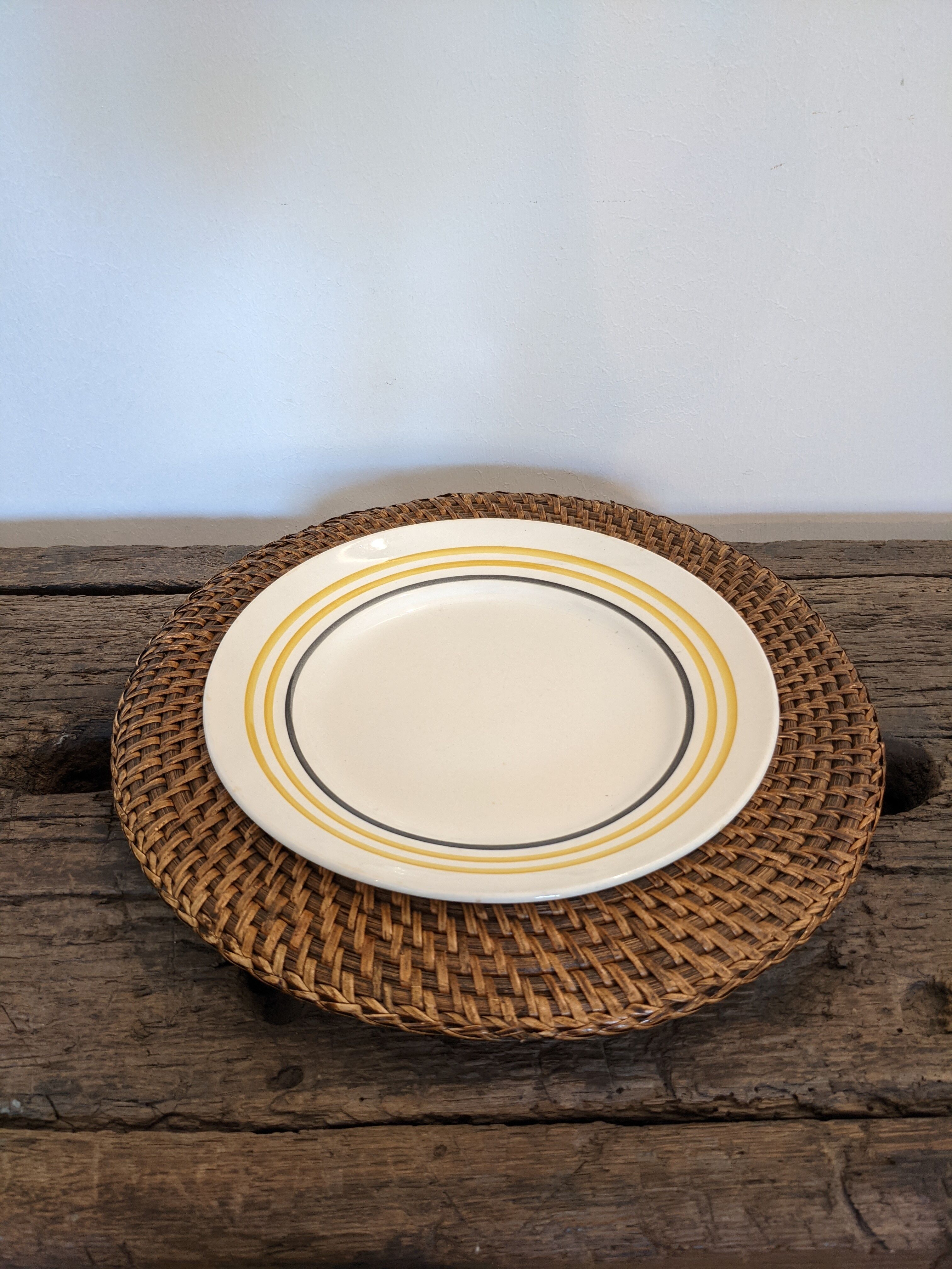 Set of 7 presentation plates in wicker rattan cannage