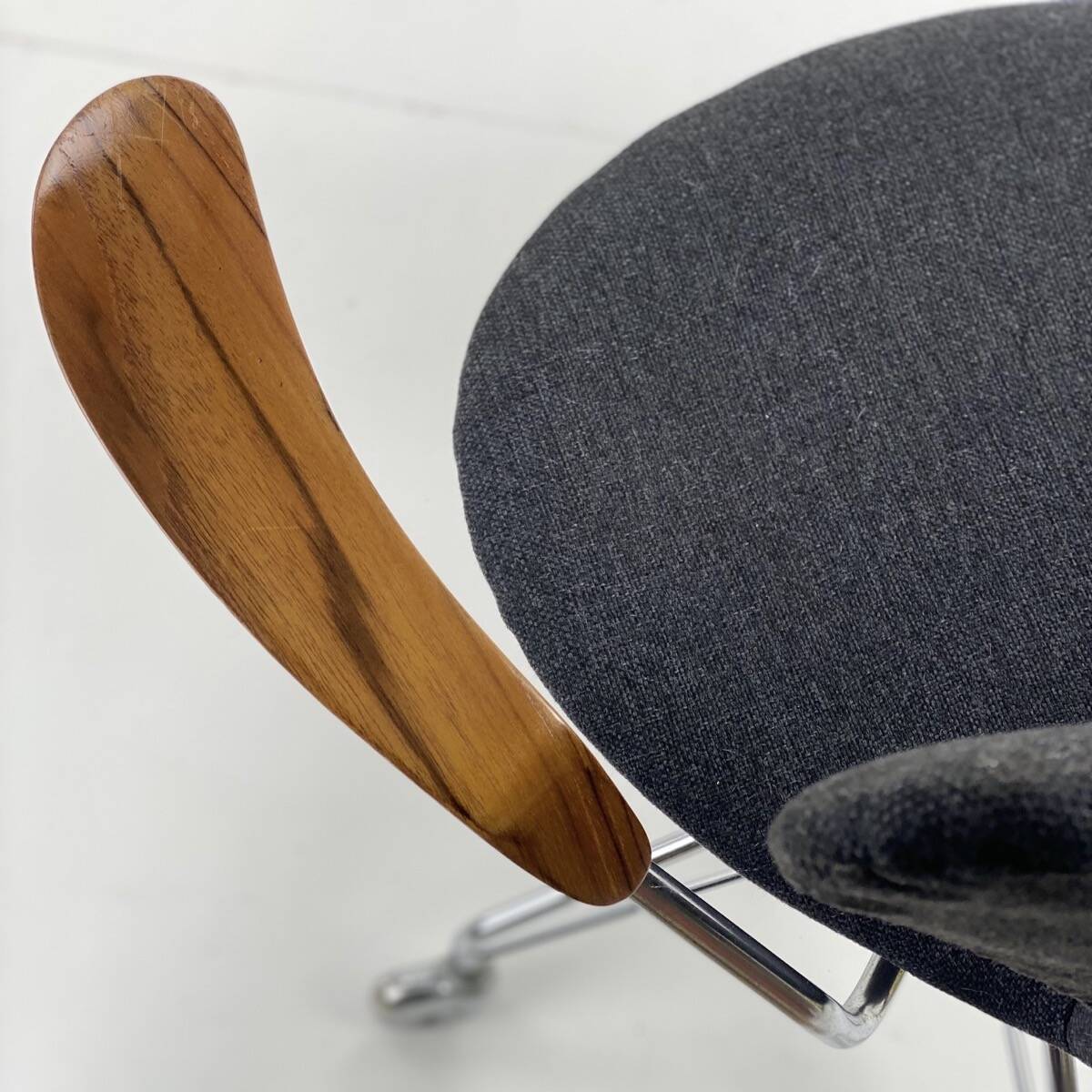 Series 7 Armchair Model 3217 Eiffel Foot By Arne Jacobsen By Fritz Hansen, Original Edition
