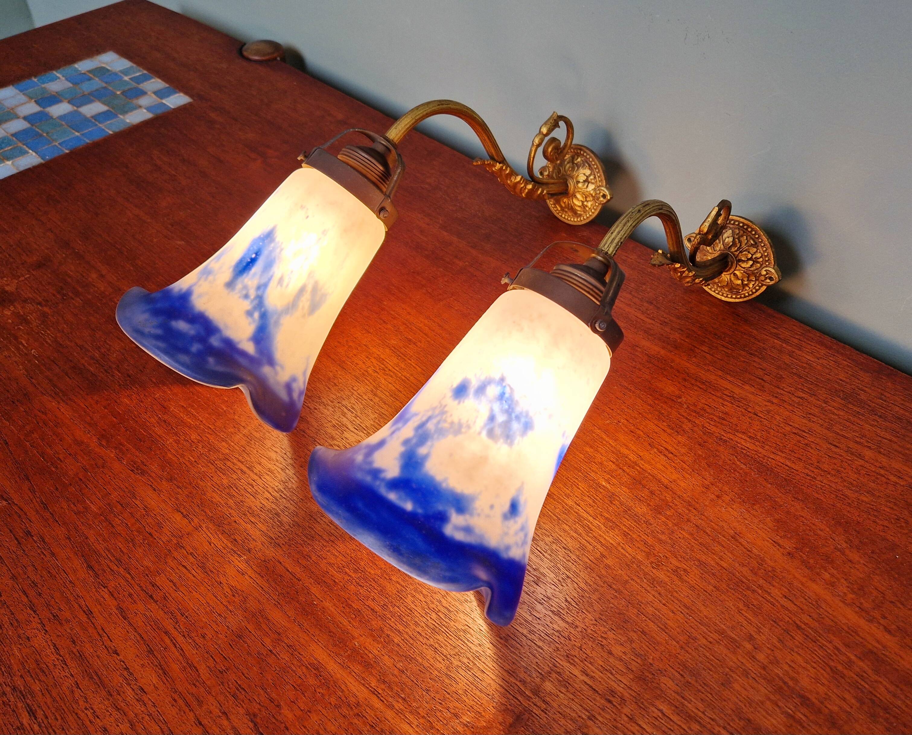 Pair of wall lights in bronze and marmoreal glass