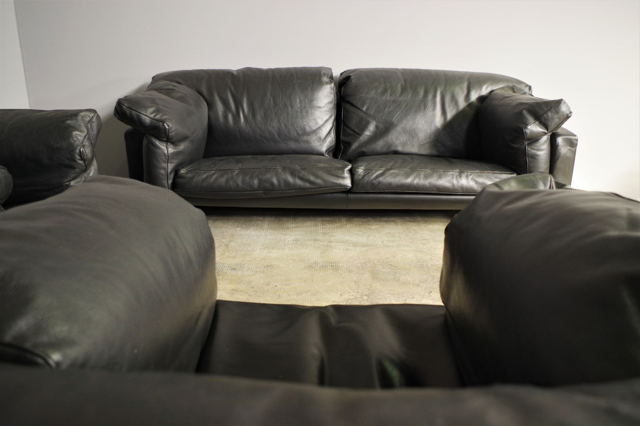 Moroso sofa set and armchairs in black leather, 1984