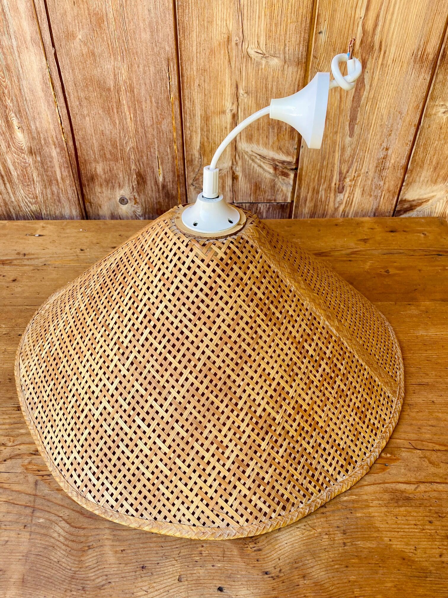 Suspension in rattan canage vintage years 70.