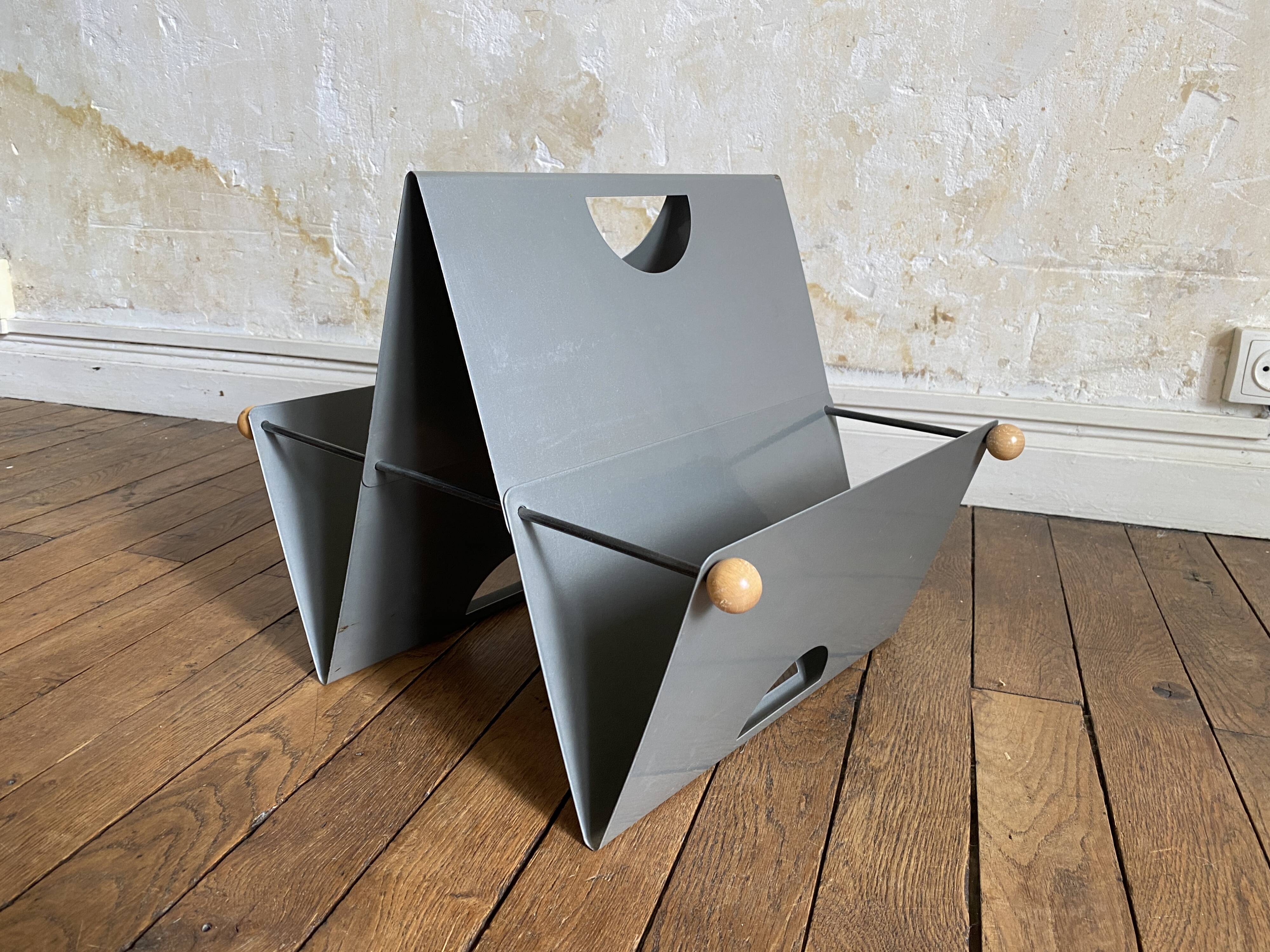 Memphis style magazine rack