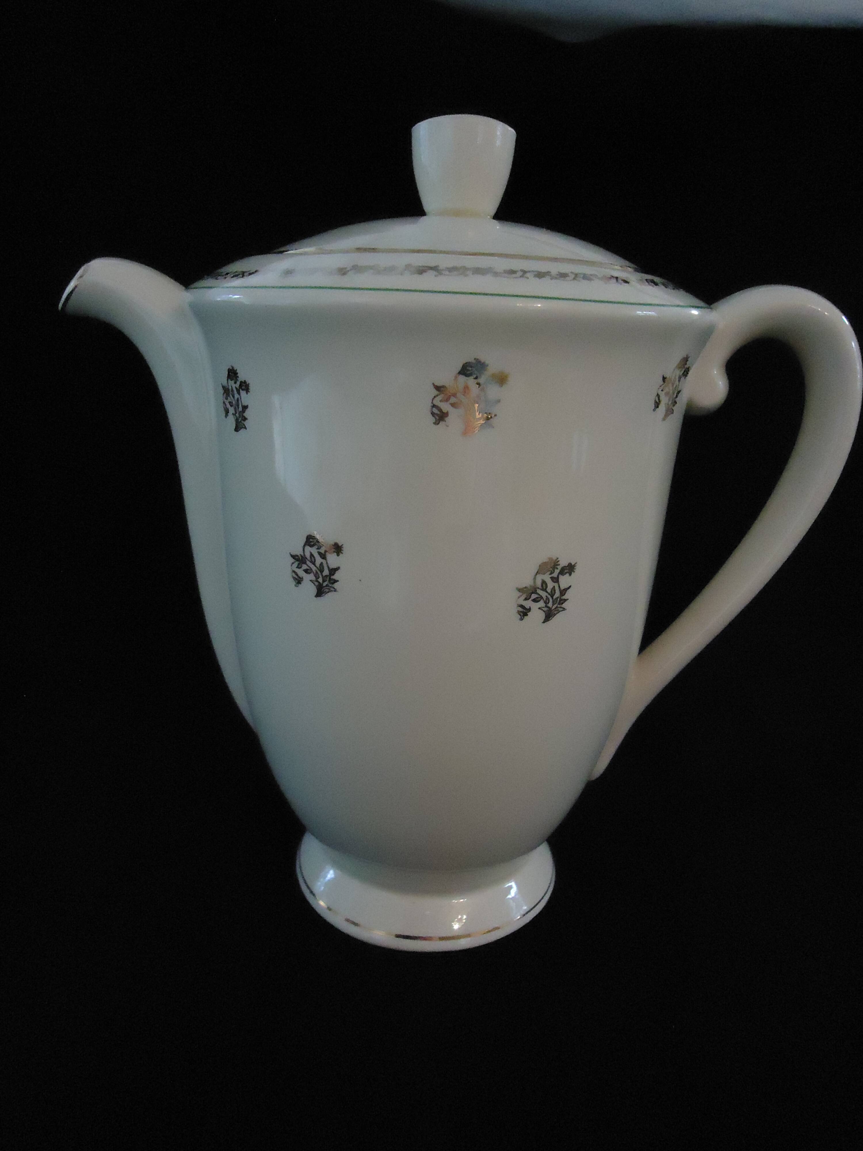 Antique pouring coffee pot in Gien earthenware, Valence model, A040