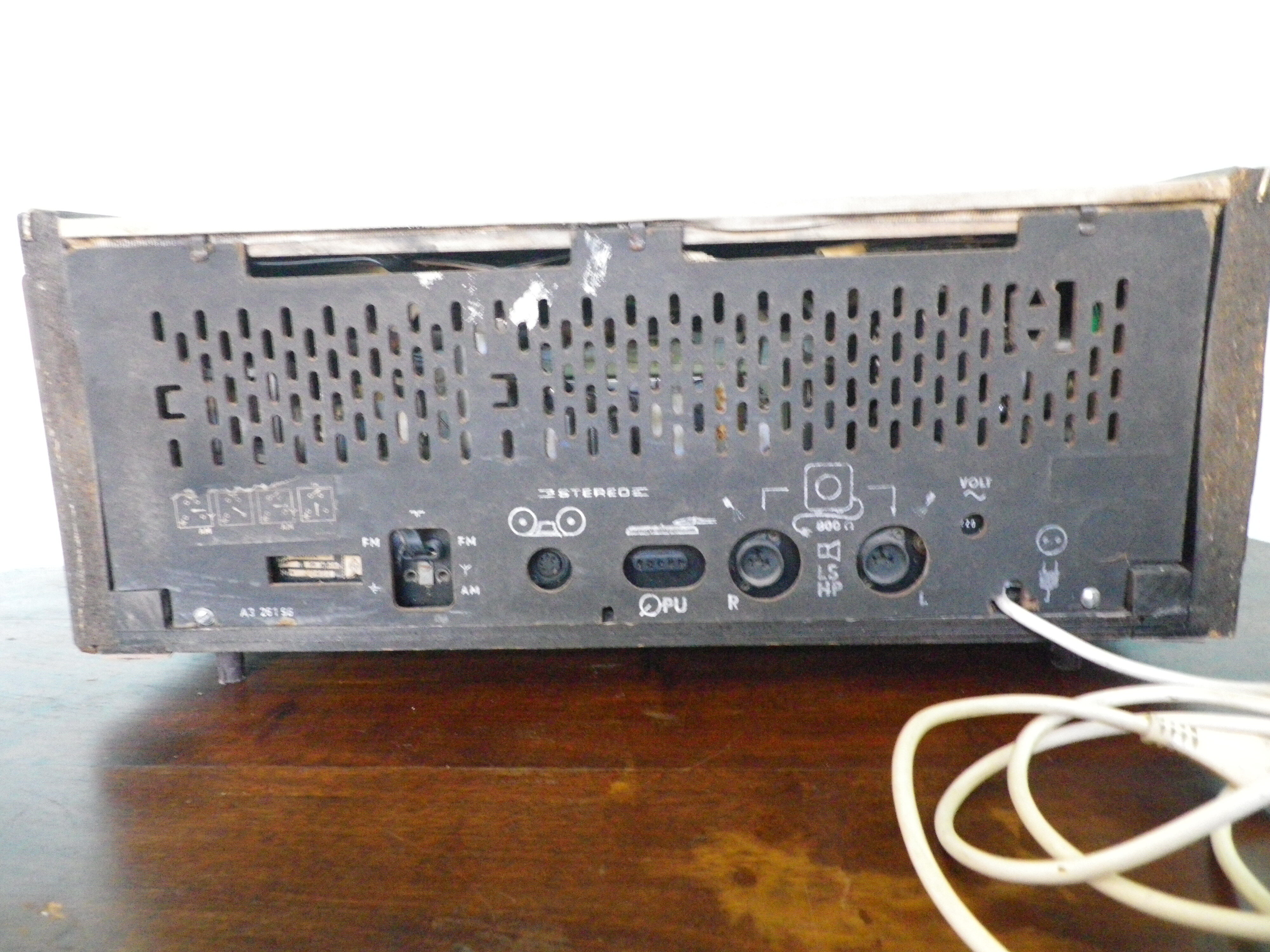 Wood, glass, bakelite, vinyl and brass radio - Bi-amp radio - Philips