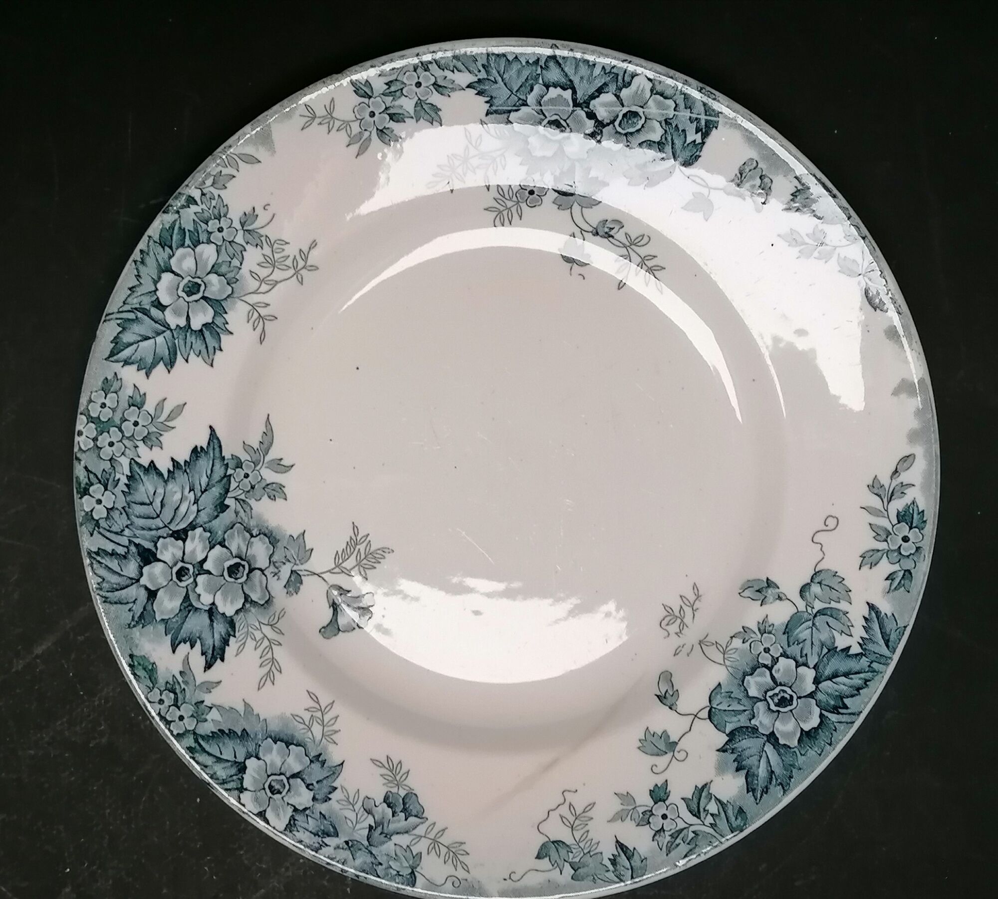 6 plates iron earth Moulin des Loups and Hanage Marie-Louise