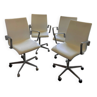 Fauteuil Oxford Arne Jacobsen Fritz Hansen cuir blanc pivotant