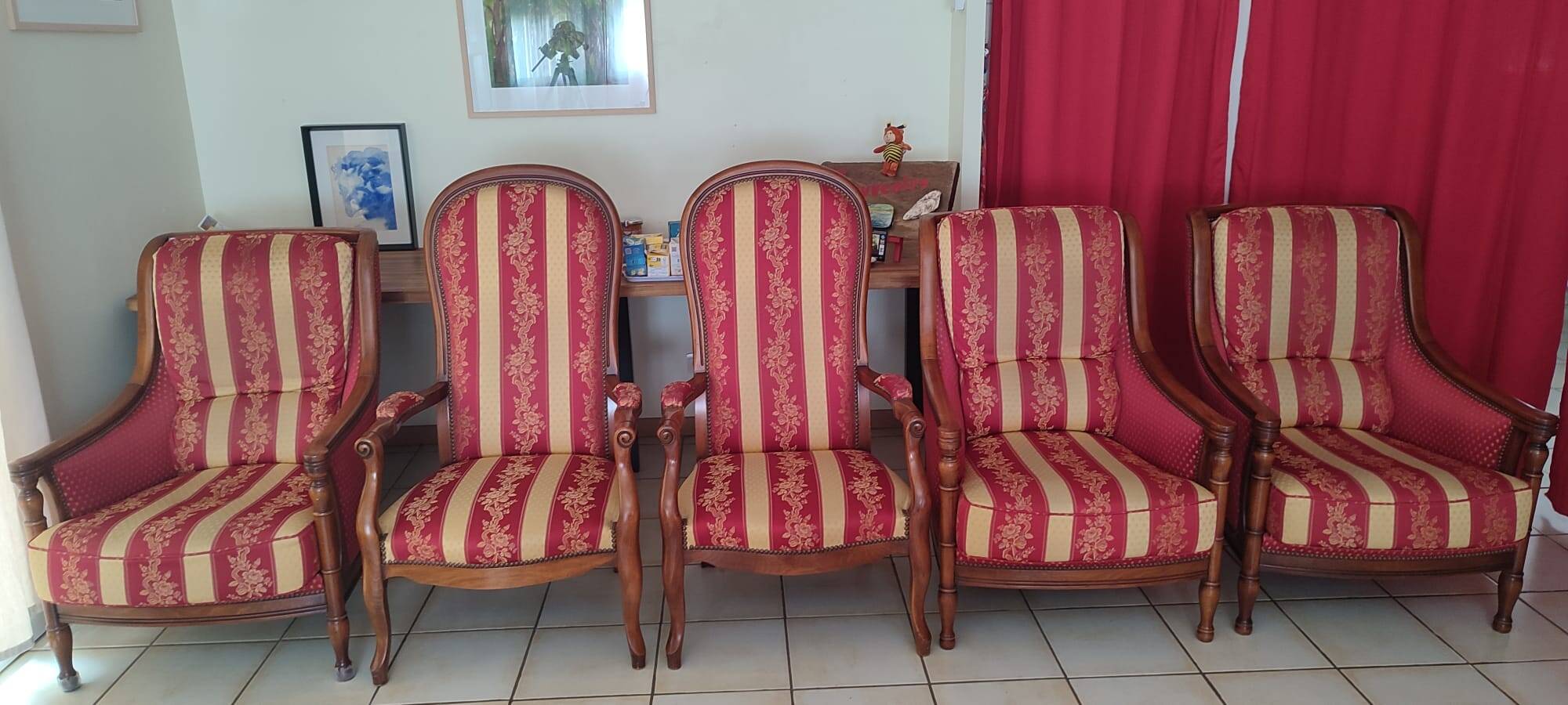 Lot de 5 fauteuils (2 voltaire et 3 fauteuils classiques bois massif)