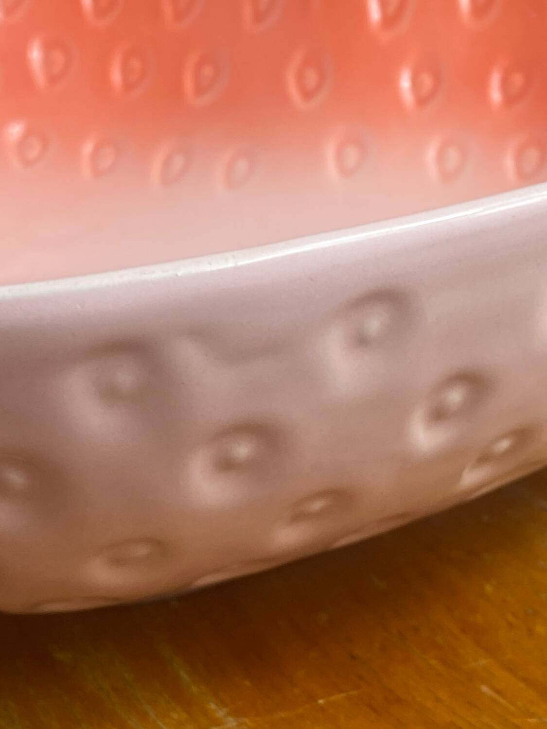 Strawberry-shaped salad bowl in slip