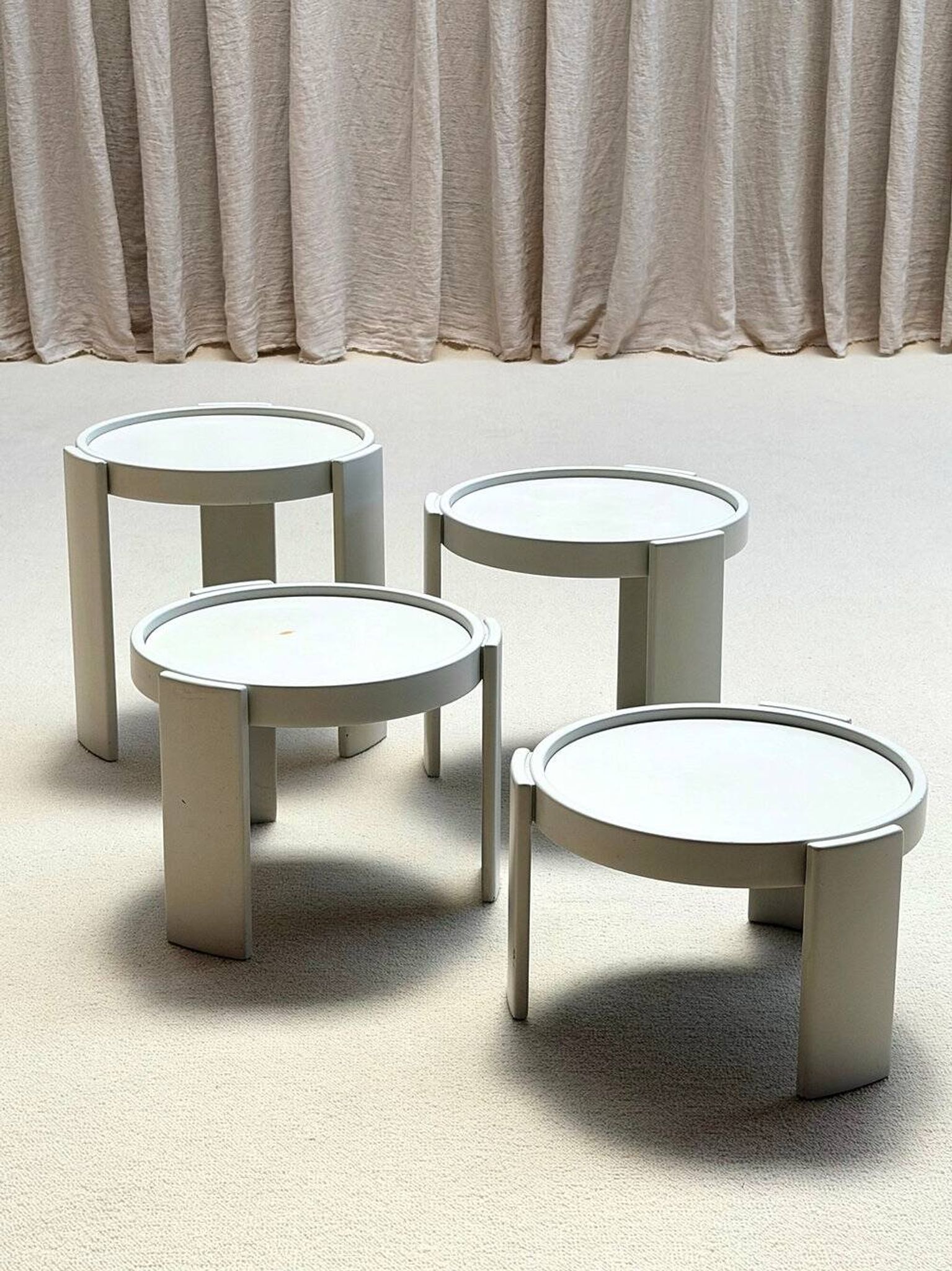 Nest of side tables 'Model 780', Gianfranco Frattini, Cassina, Italy, 1960s