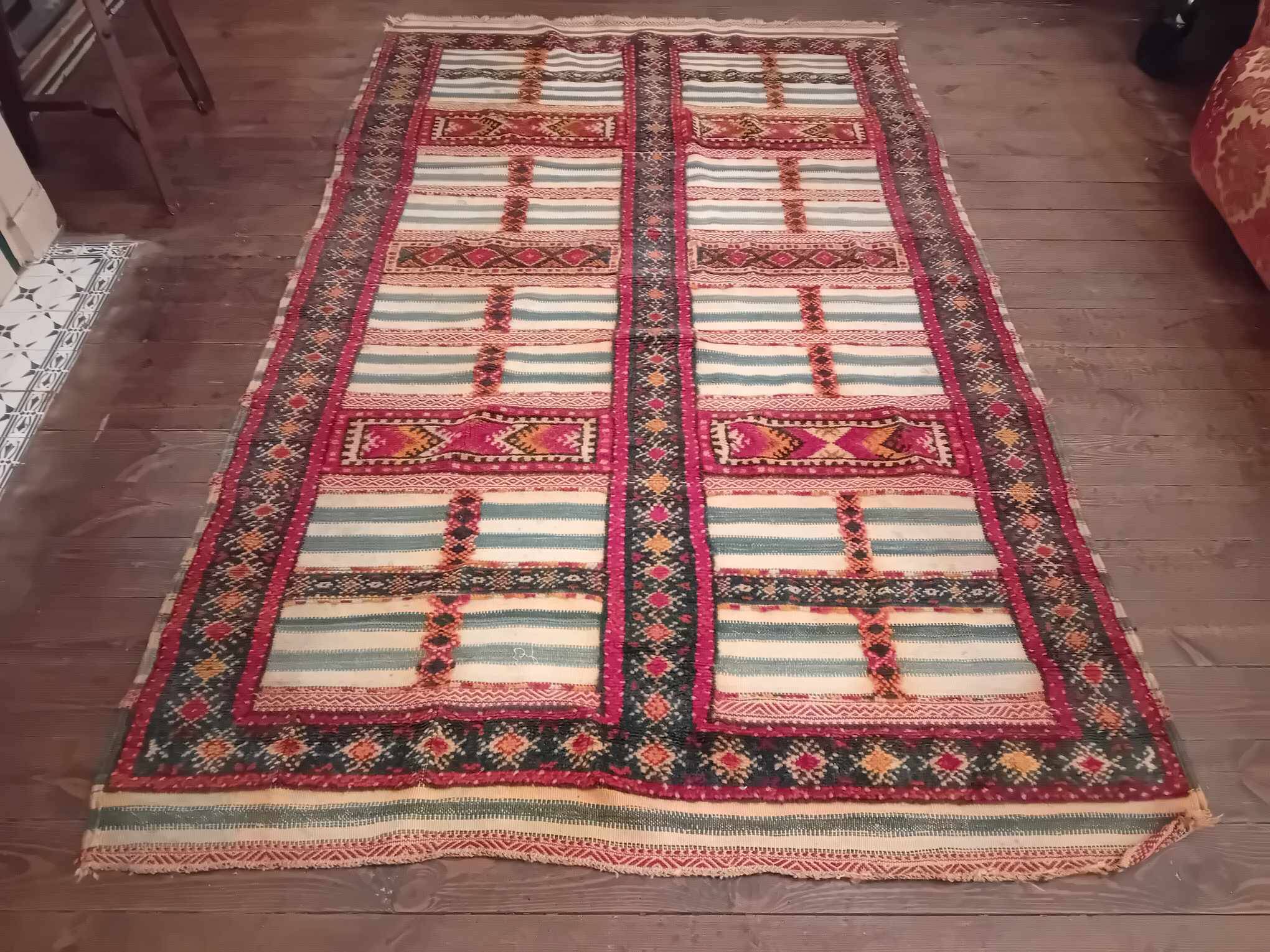 Handmade Taznakht Berber Kilim Rug 237x144cm