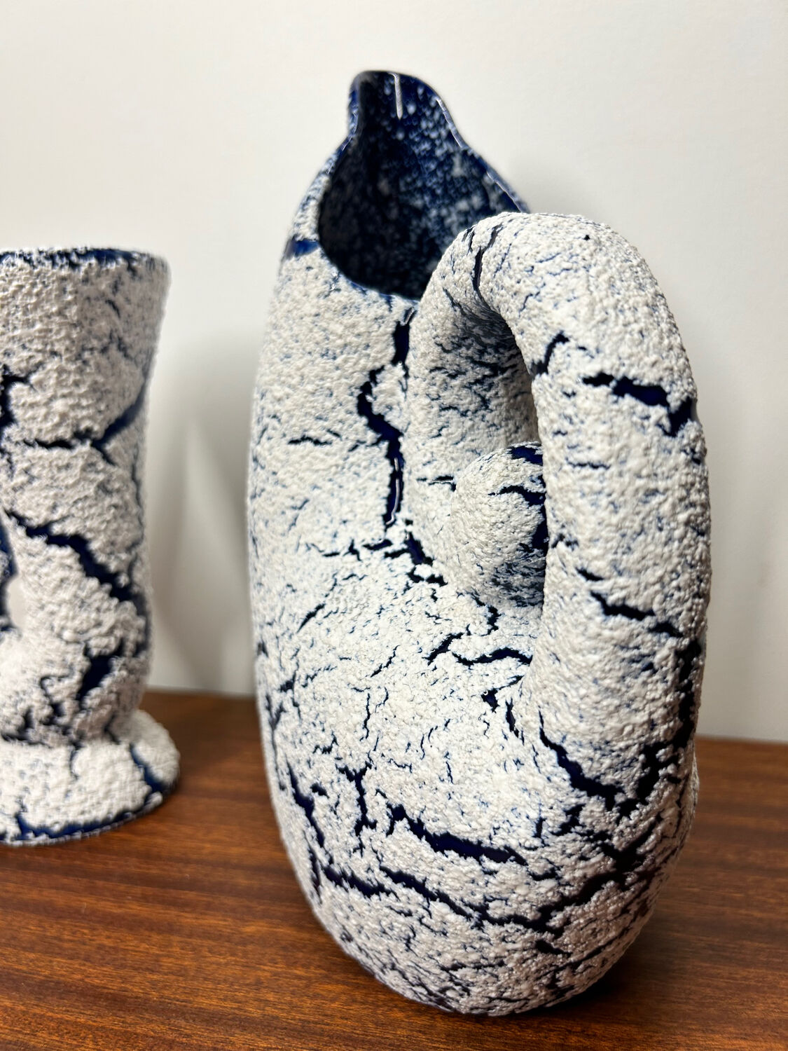 Pichets céramique bleu neige années 60
