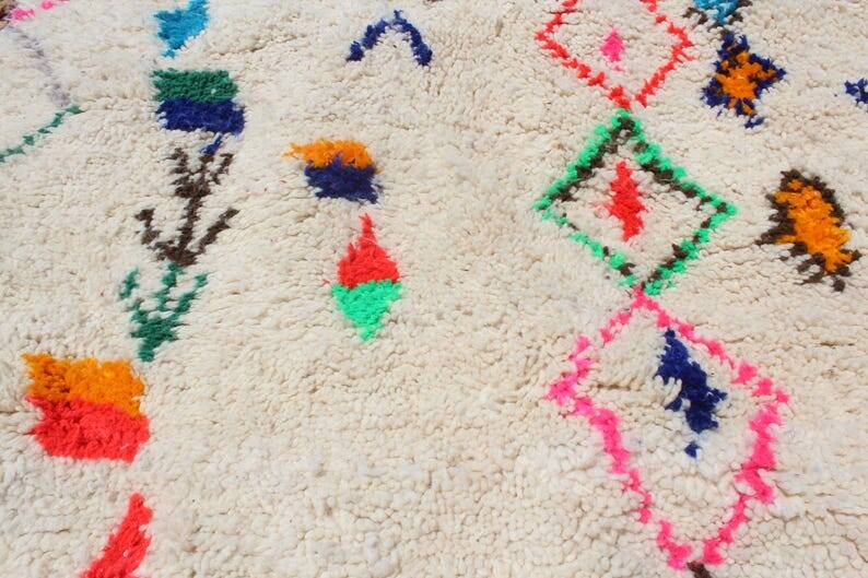 White decorated tablecloth 240cm x 140cm