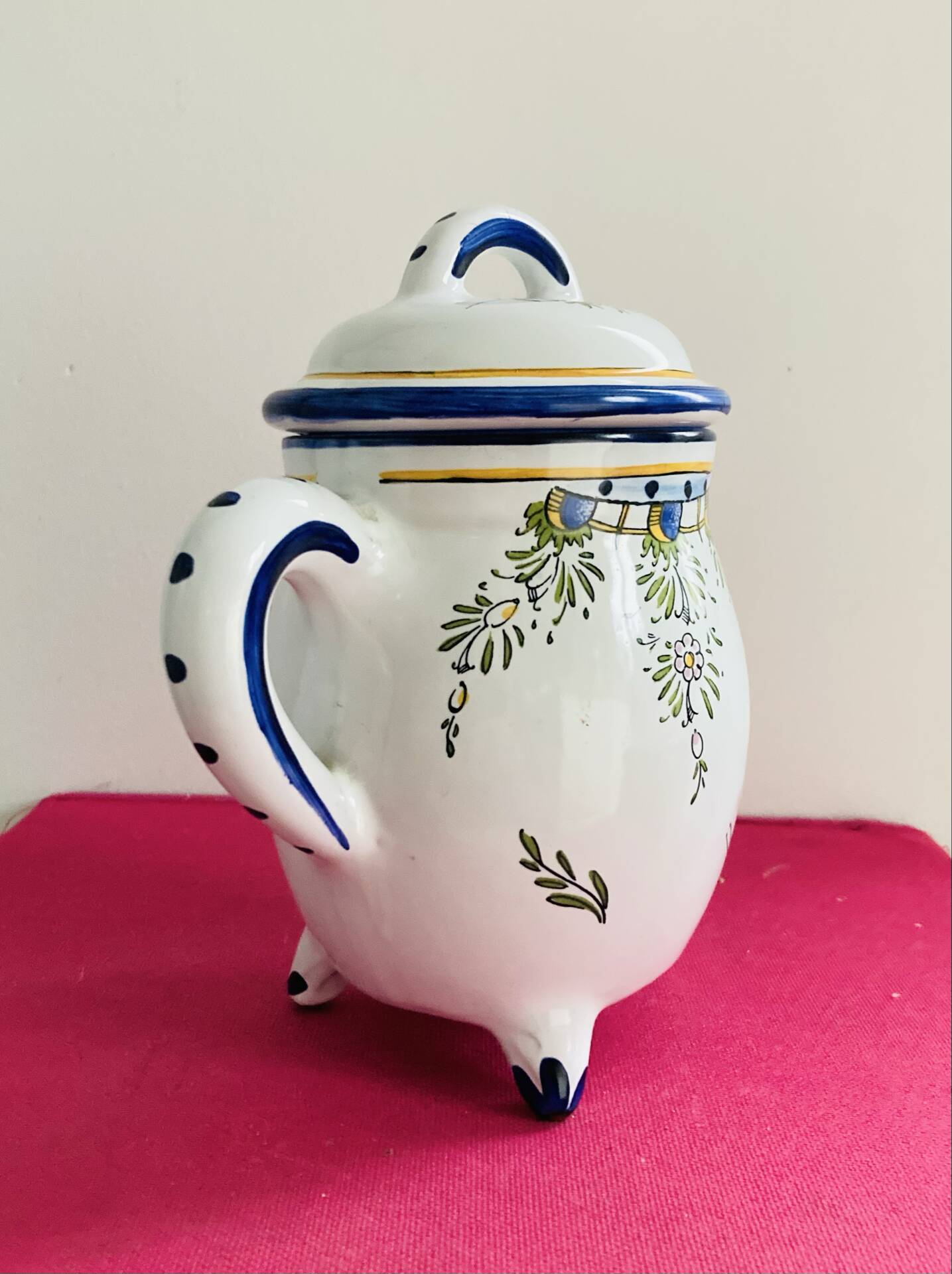 Covered pot from the 19th century by the Art pottery of Angoulême Le Renoleau.
