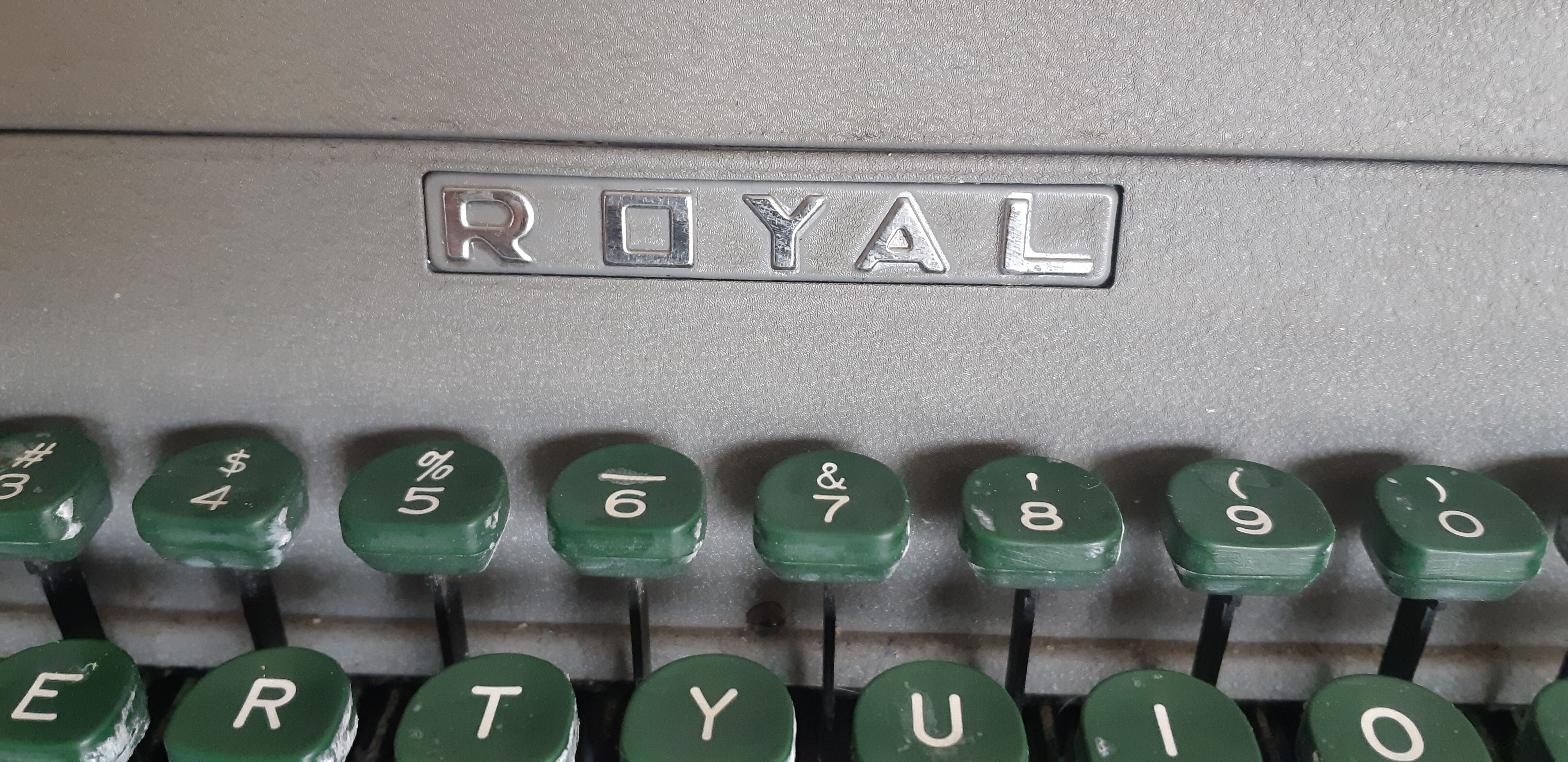 Functional portable typewriter , Royal