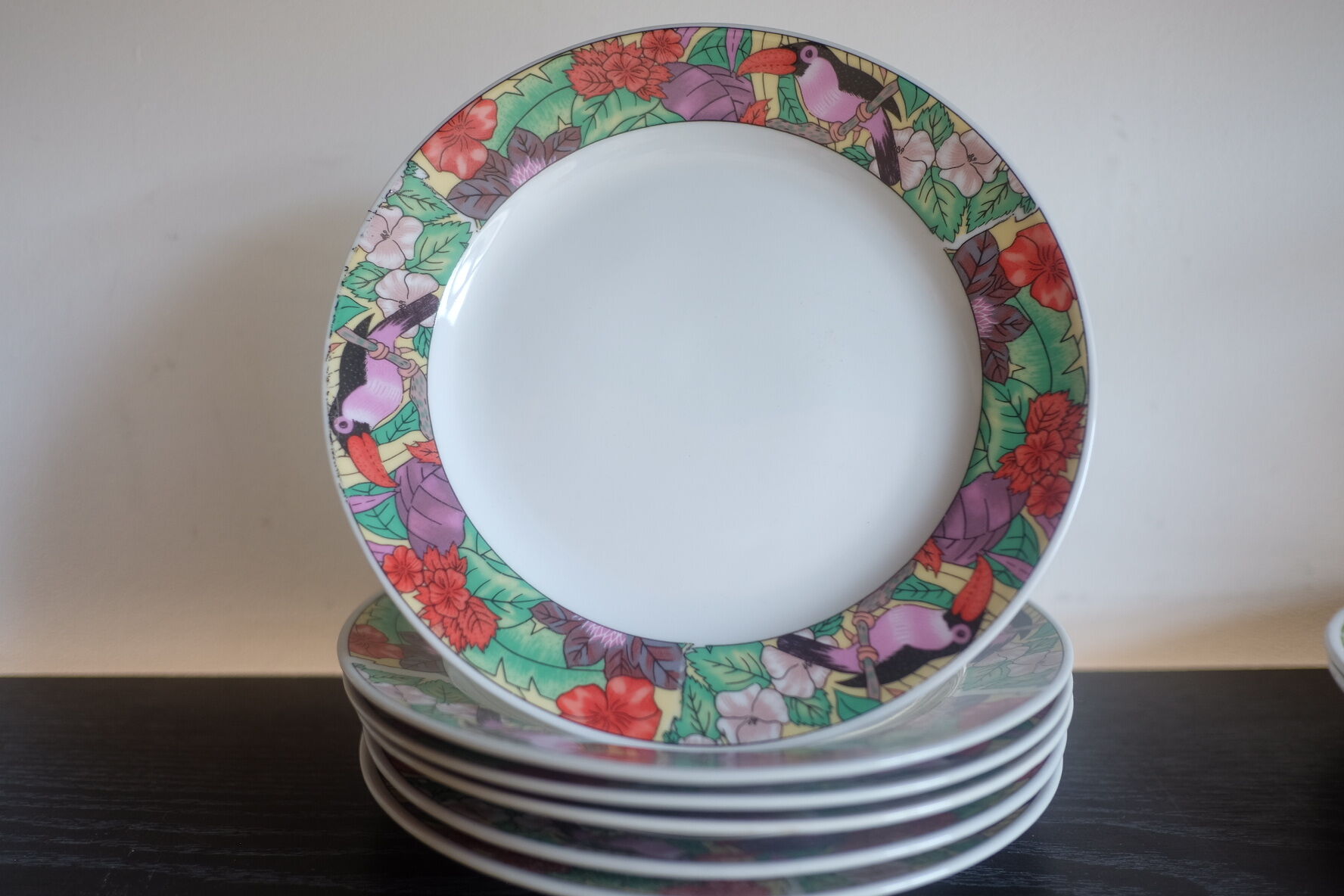 Plates tropical décor