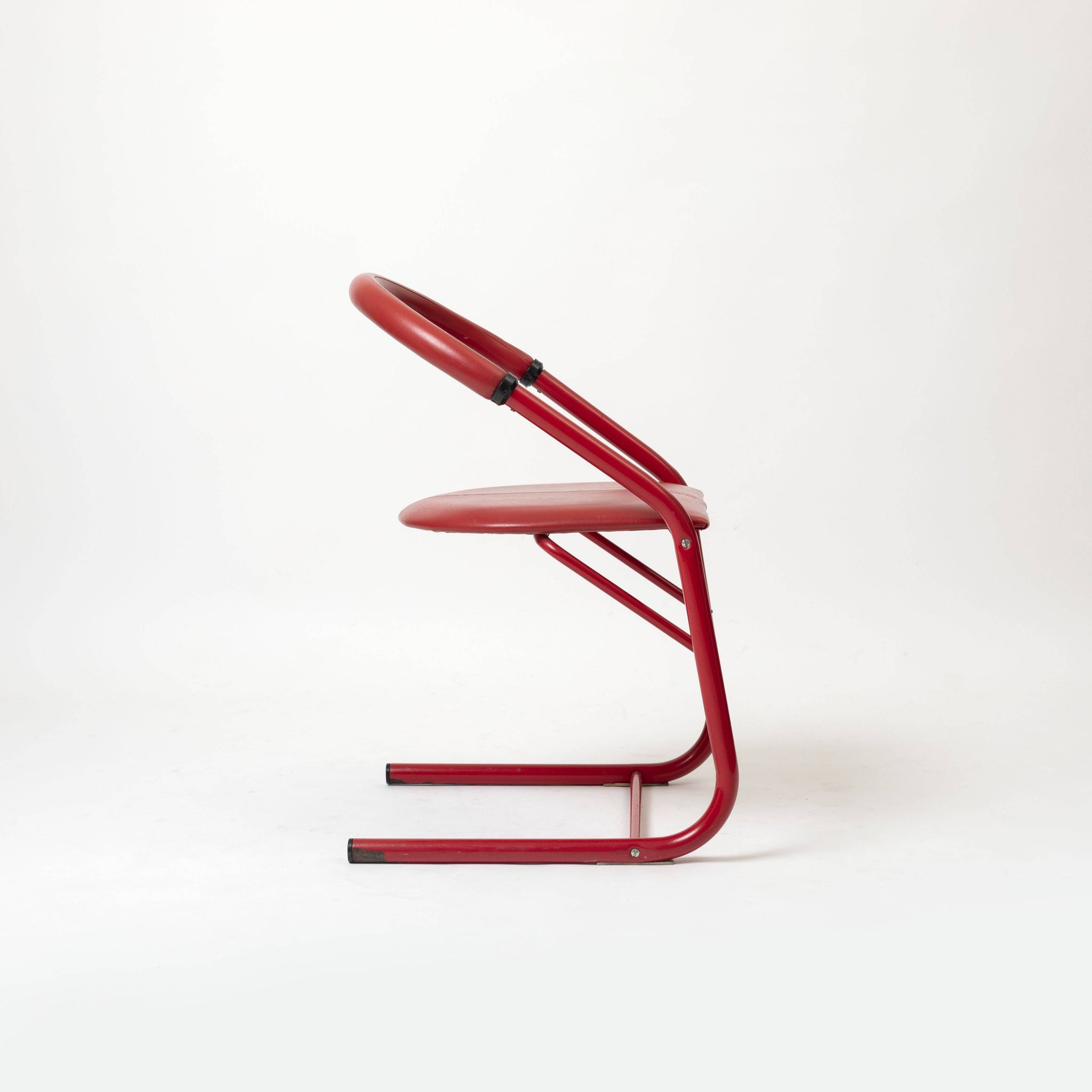 Set of 4 postmodern dining chairs in red lacquered metal and leatherette, italy, 1980s