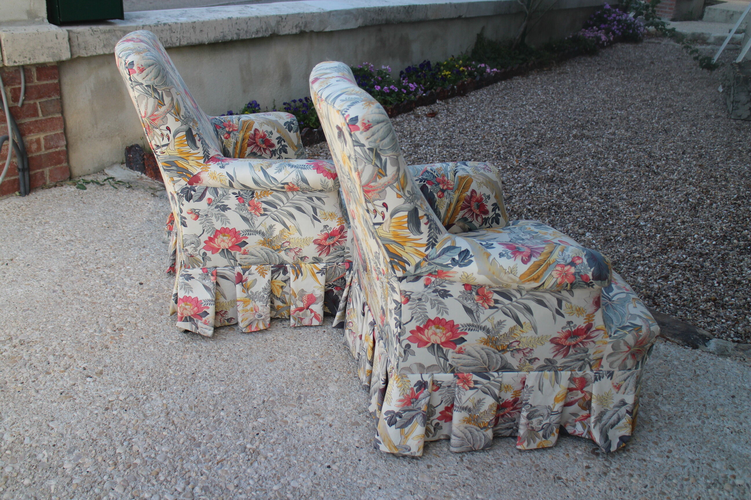 Pair of toad armchairs