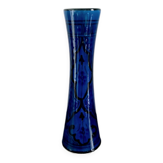 Navy blue vase with a pattern. Safi