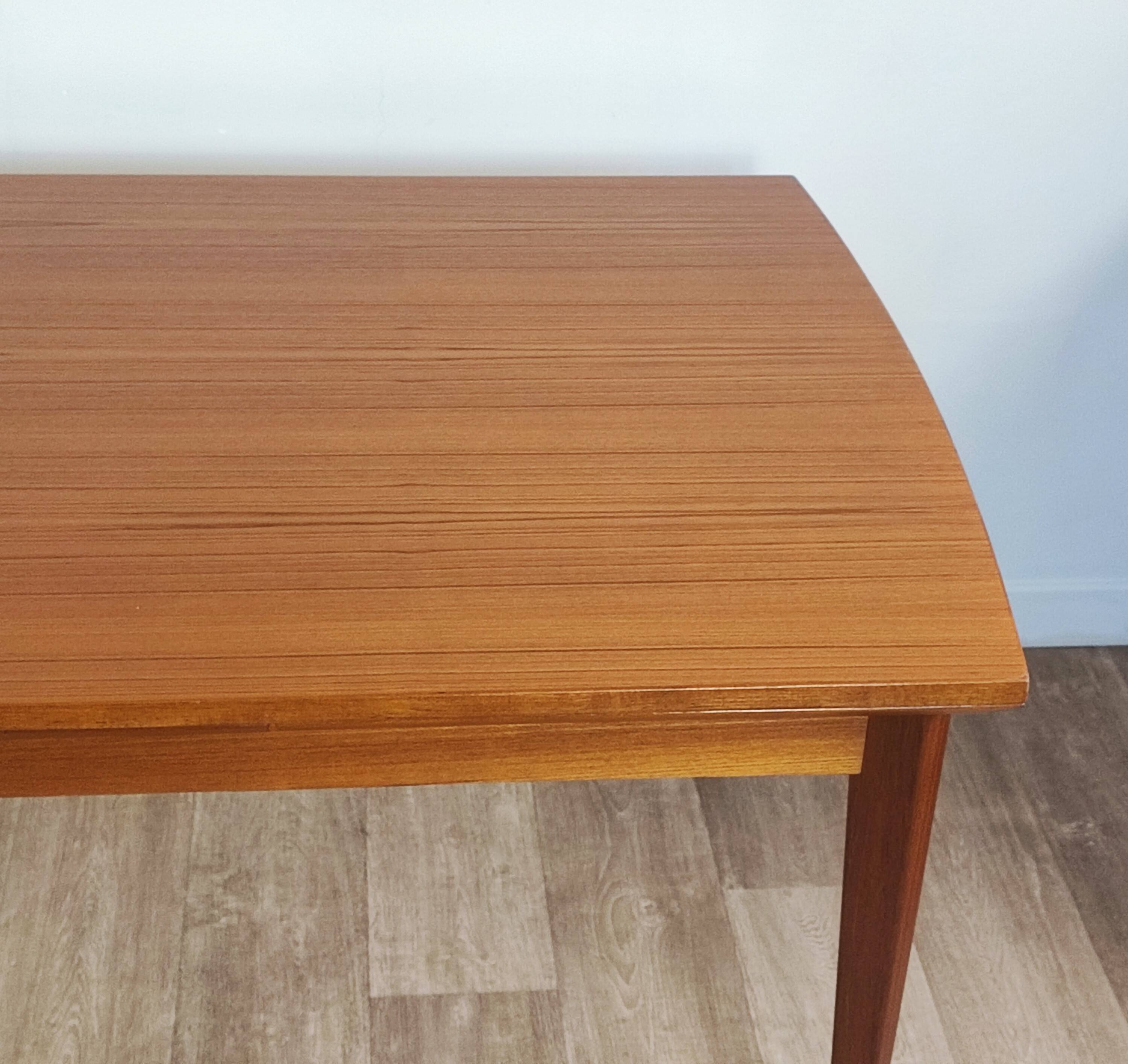 Scandinavian 60' extending table