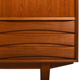Cabinet en teck danois fin par N.C.Møbler Années 1960