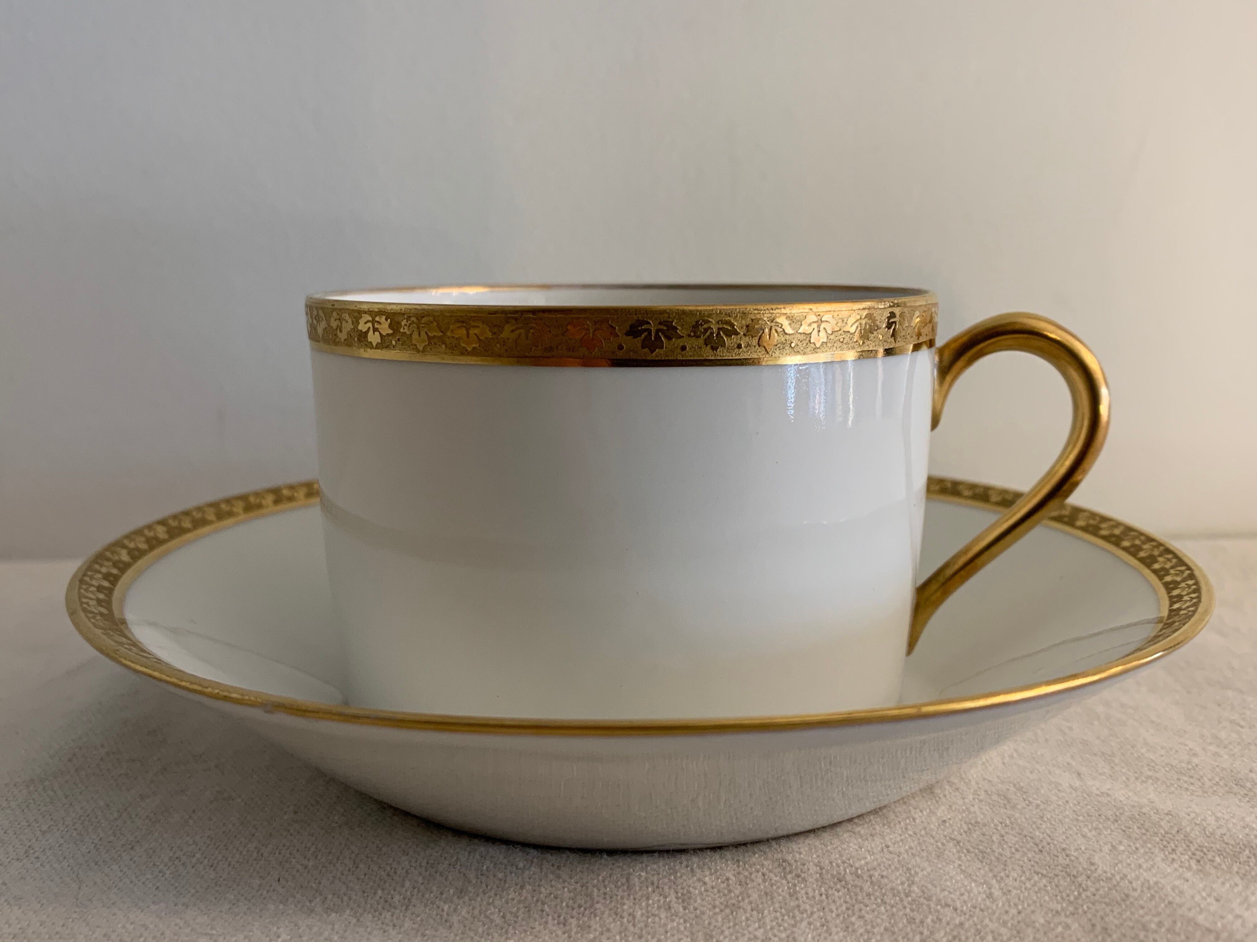 12 coffee cups and 12 white porcelain cups of Gold Gold Limoges