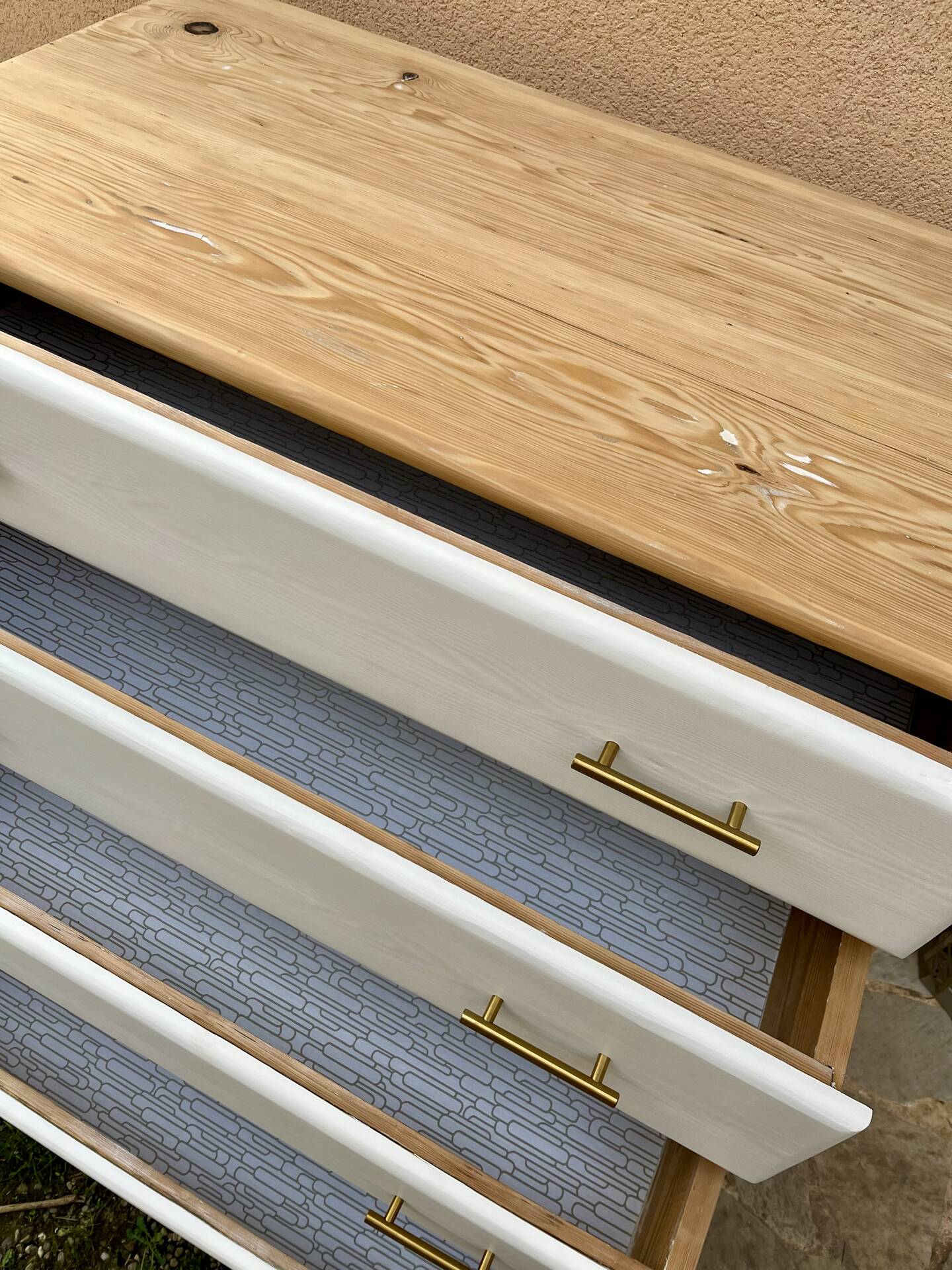 Commode style atelier rénovée blanche et bois