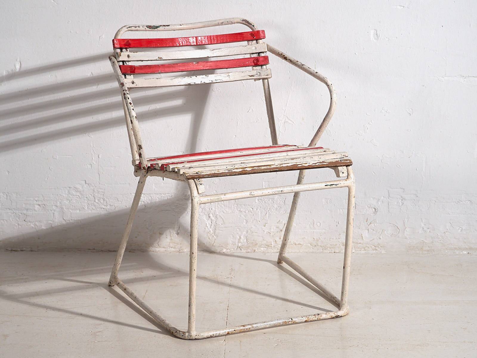 Antique outdoor stacking chairs (circa 1920). Set of 2 pieces.
