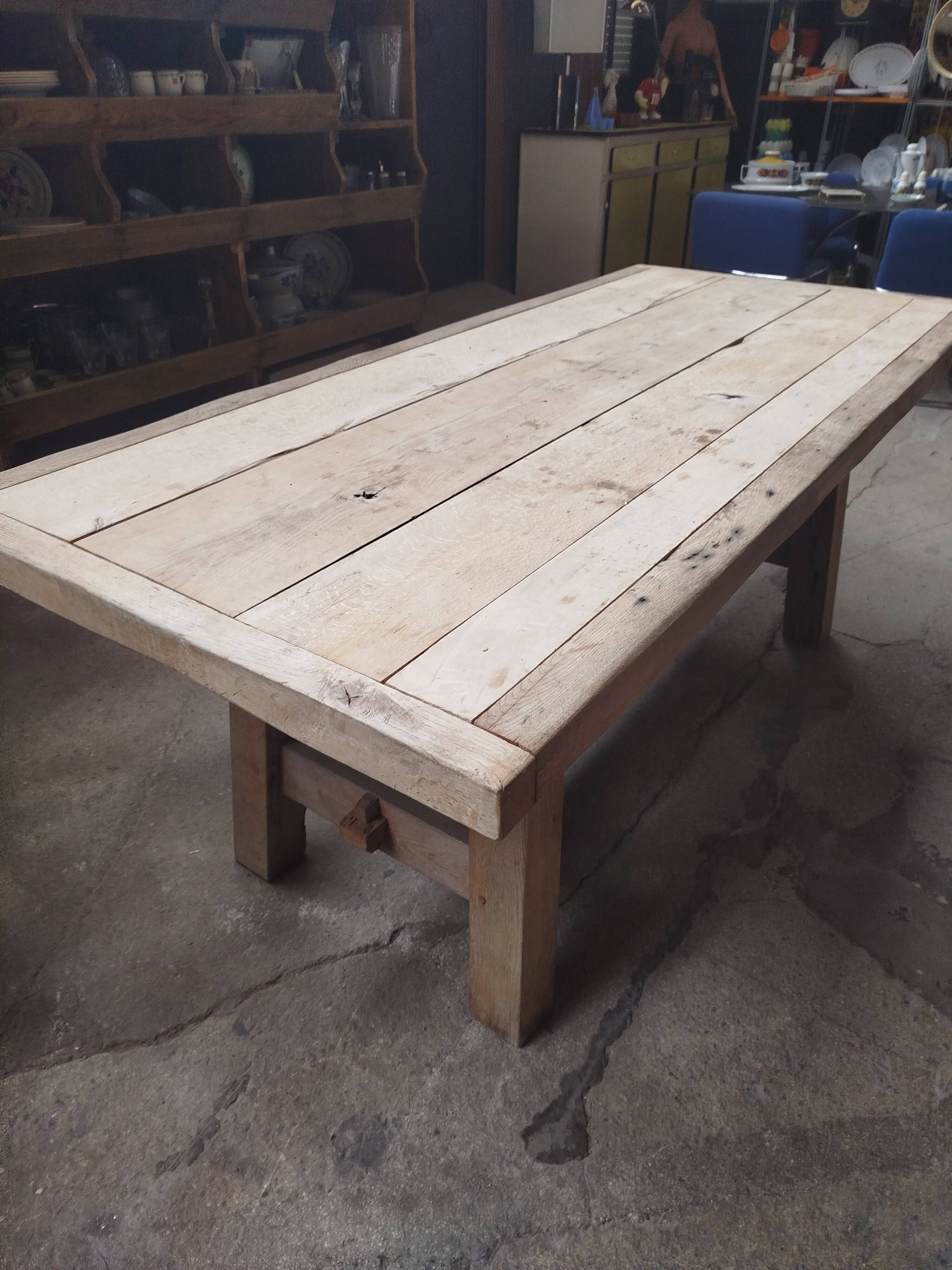Farm table