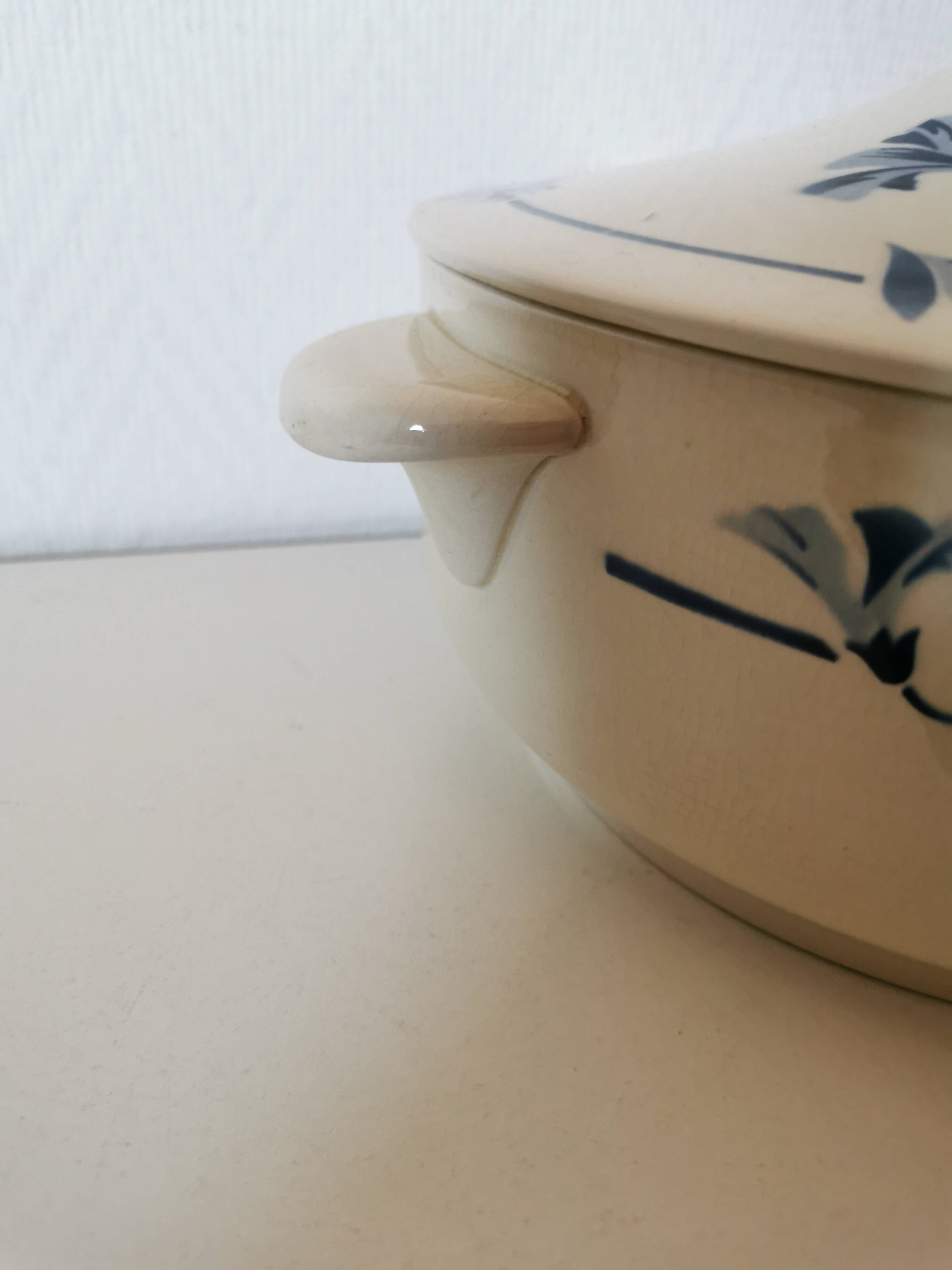 Creil and Montereau ceramic soup tureen with blue flower pattern