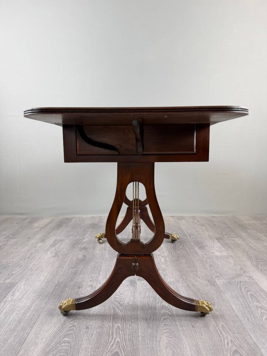 Table à jeux, bureau de style Empire en acajou, XIXe Siècle