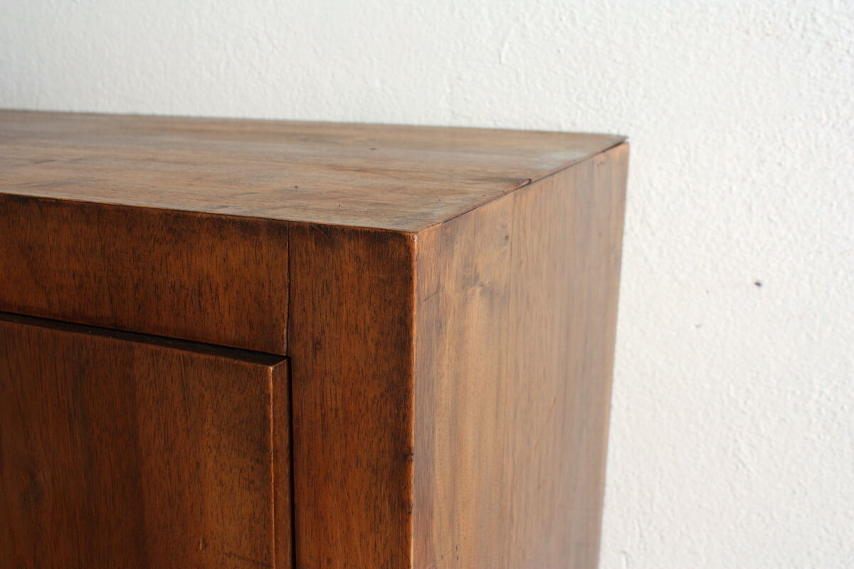 3-door low-door furniture