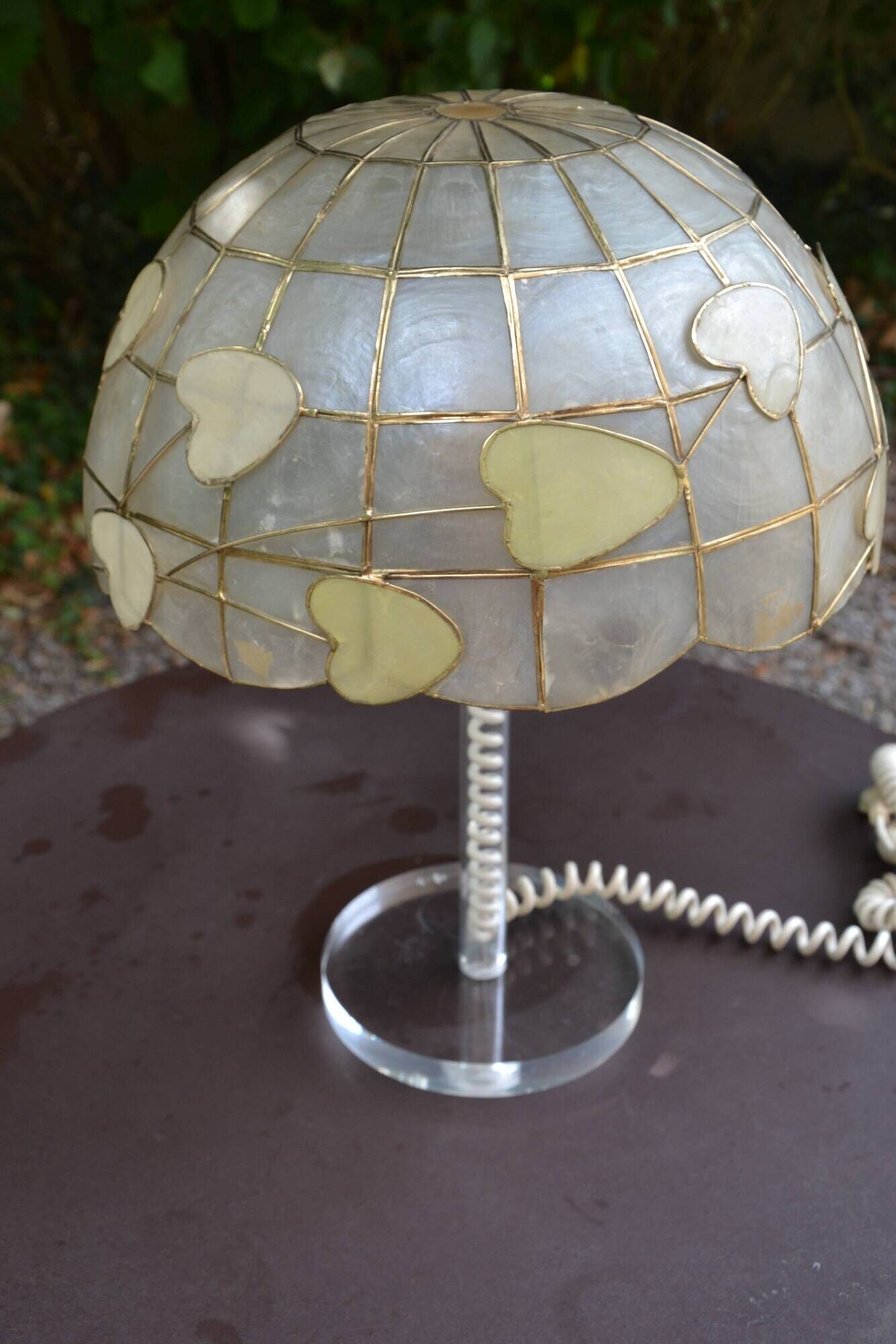 Lampe en nacre et plexiglas années 70