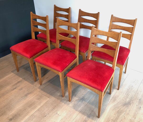 Suite de 6 chaises en chêne et assises de velours rouge