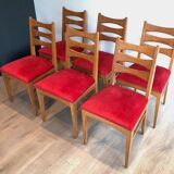 Suite de 6 chaises en chêne et assises de velours rouge