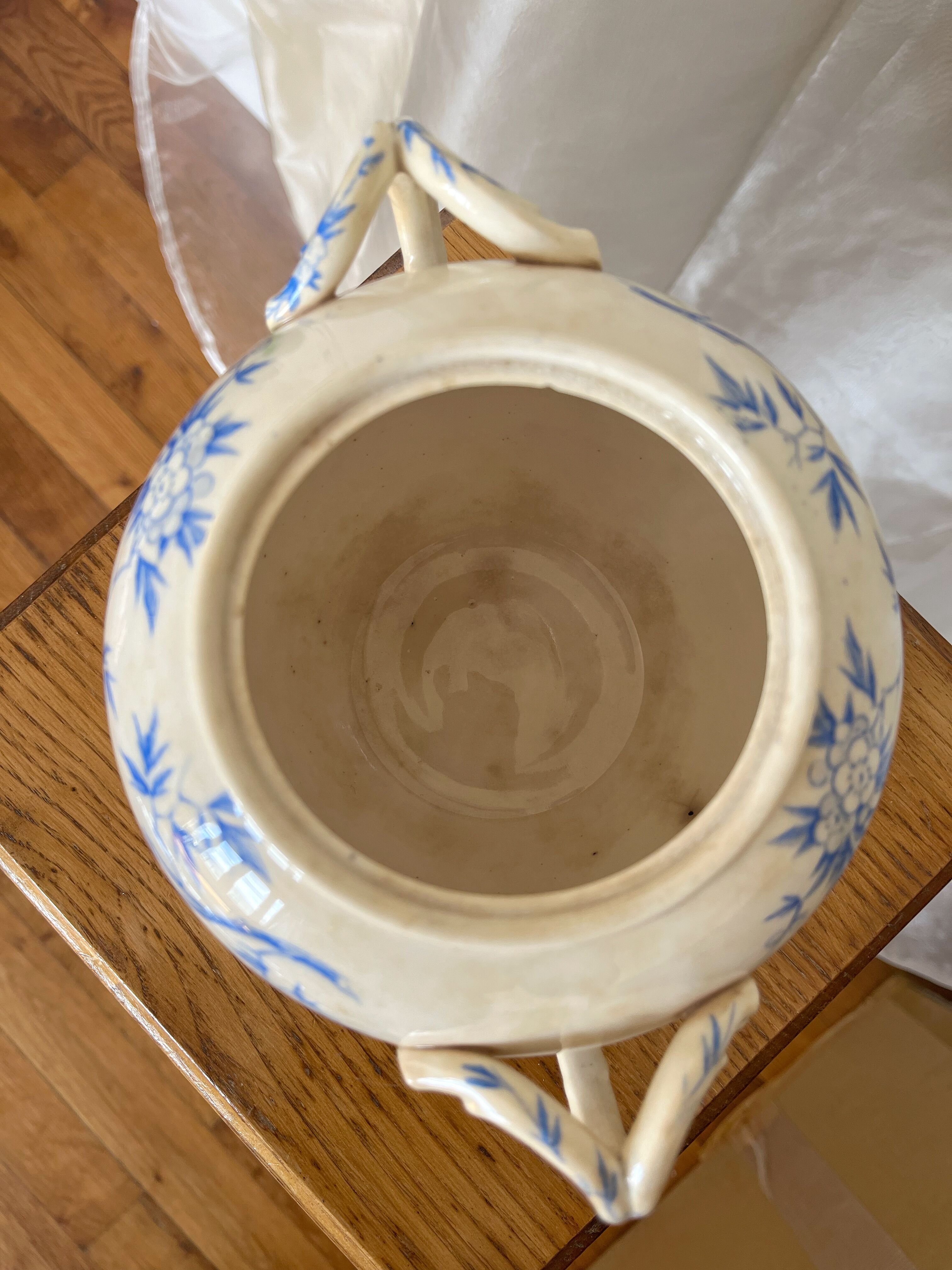 Ironstone sugar bowl with a spiky pattern, Sarreguemines, late 19th century
