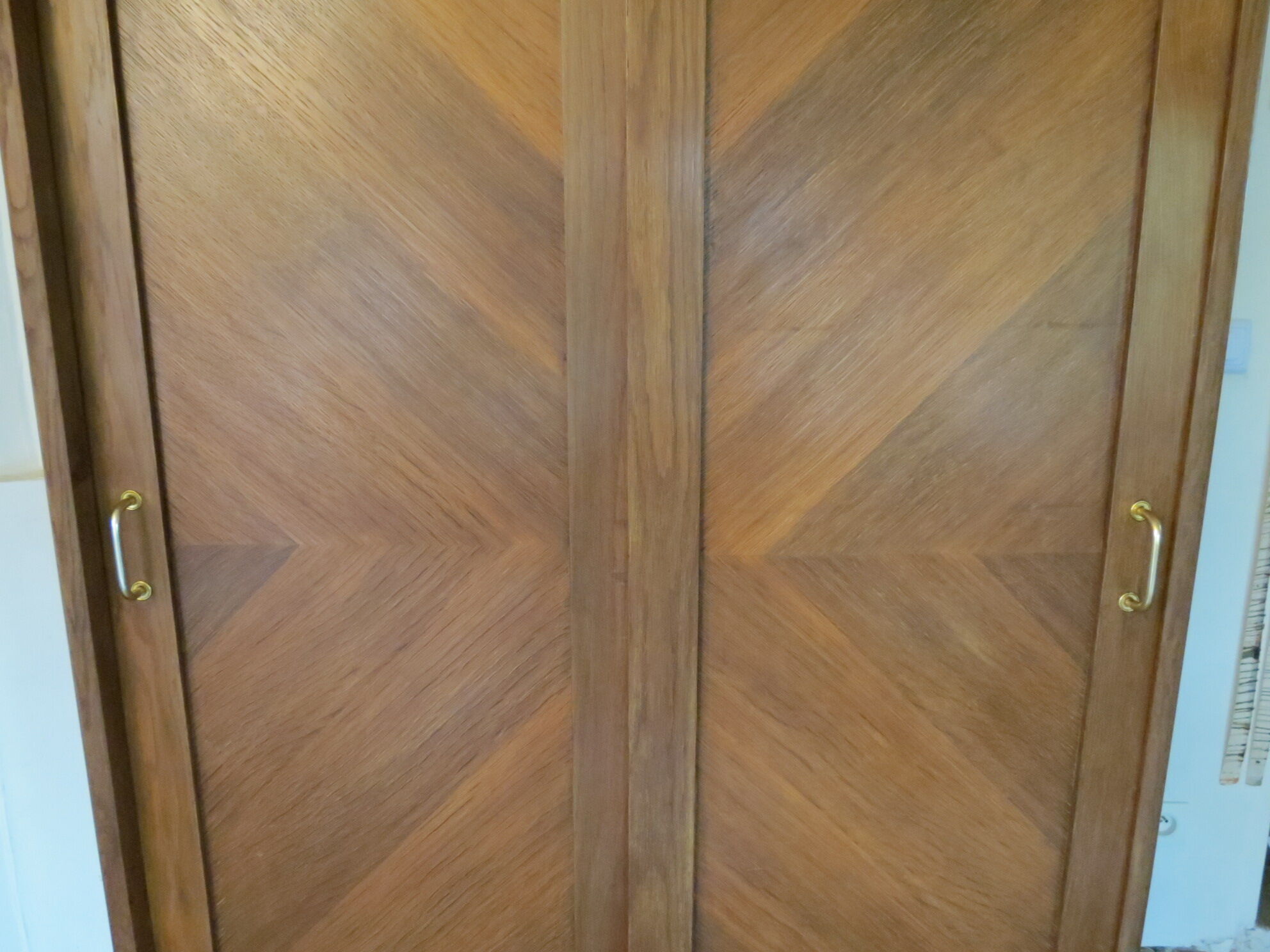 Walk-in wardrobe with sliding doors from the 1950s