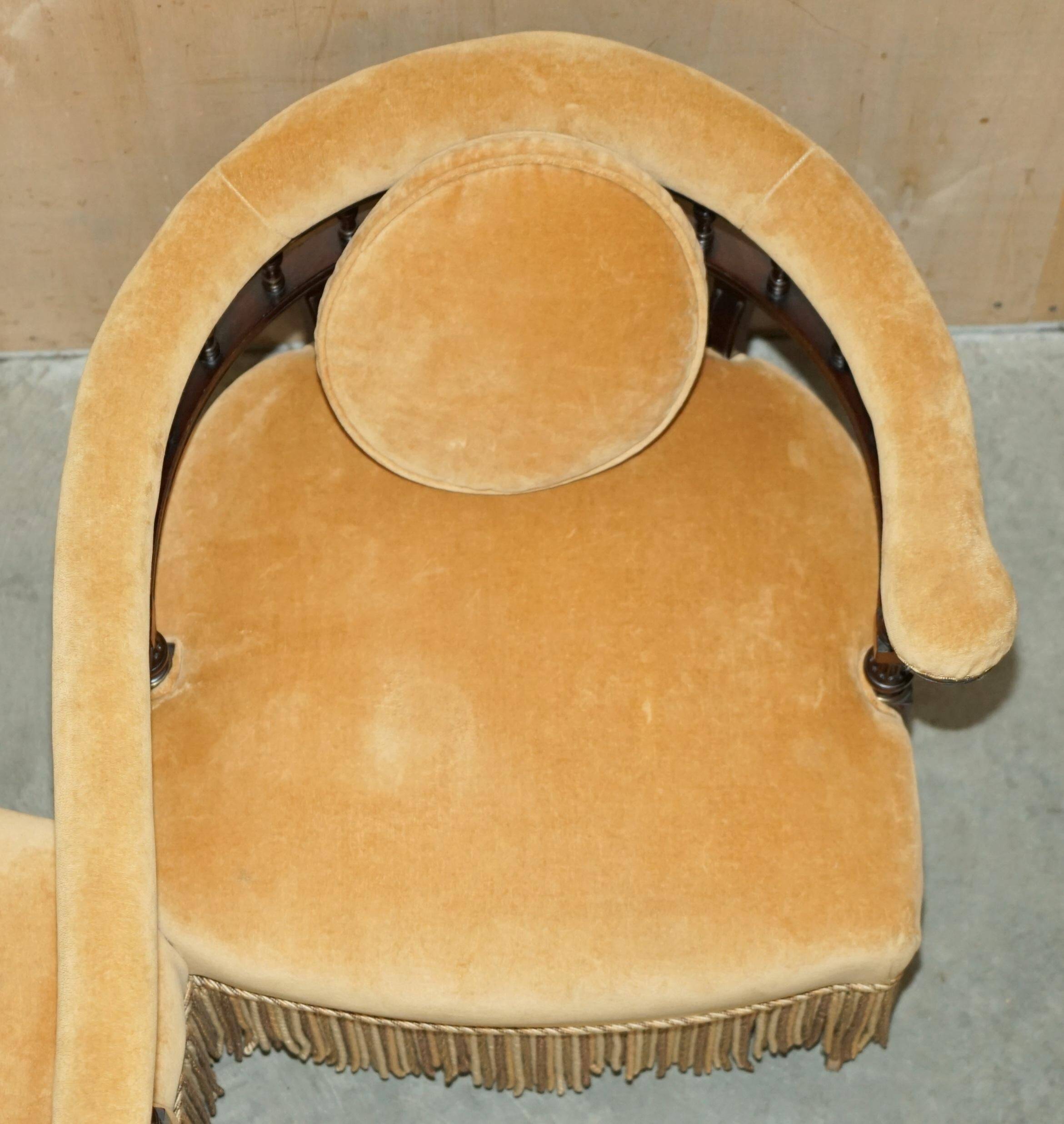 Canapé de conversation victorien "Tete a Tete" avec cadre ébéniste