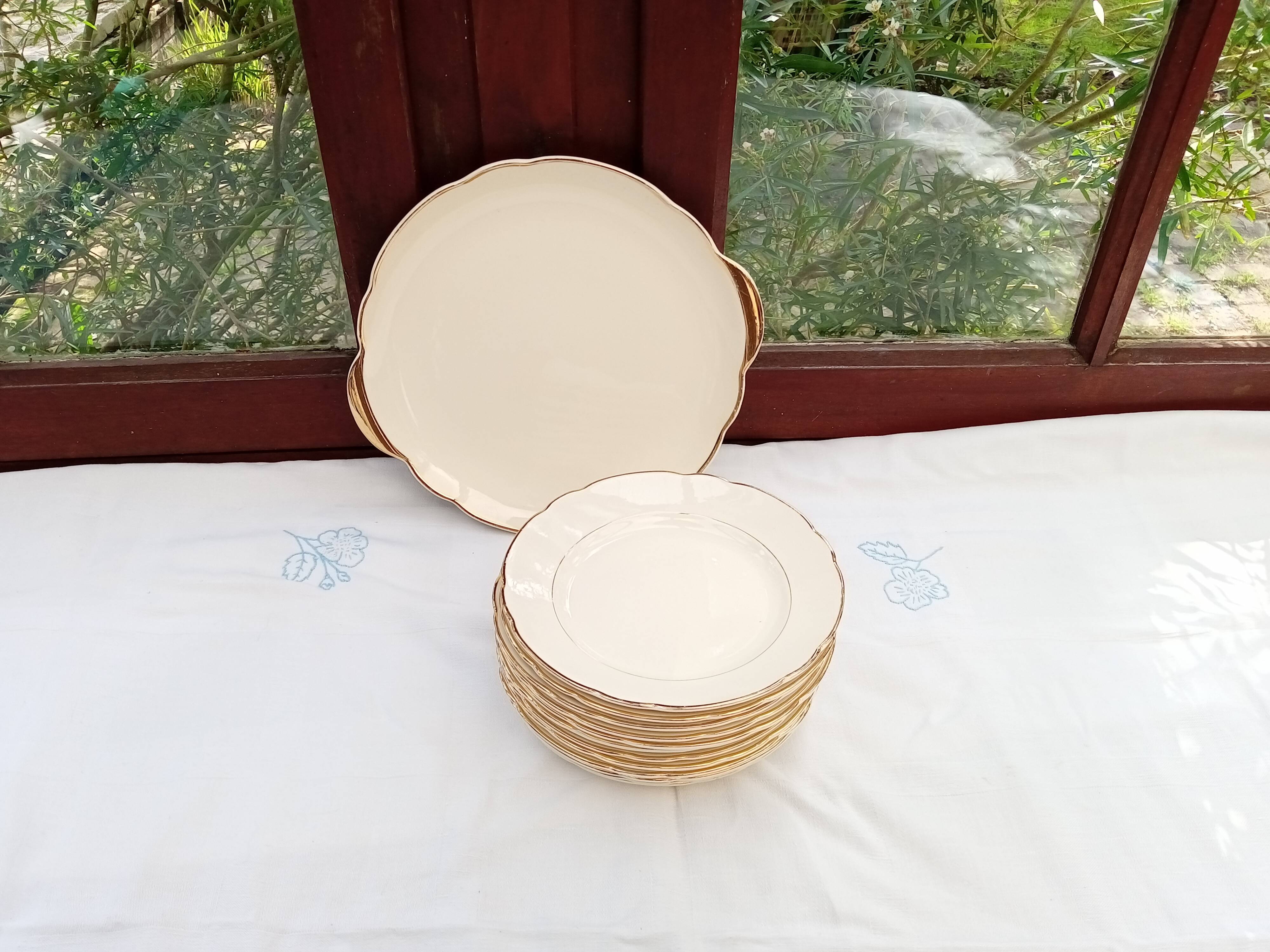 Set of 12 Villeroy & Boch dessert and dish plates