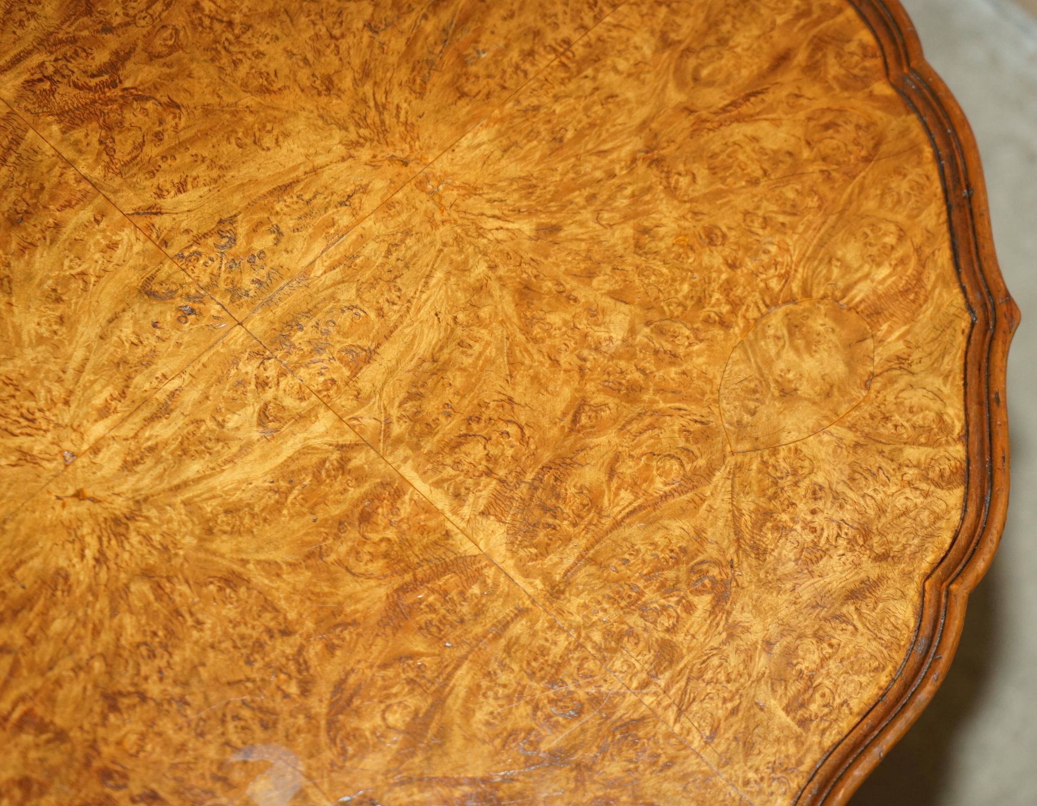 Table basse vintage Burr Walnut pivotante années 1940