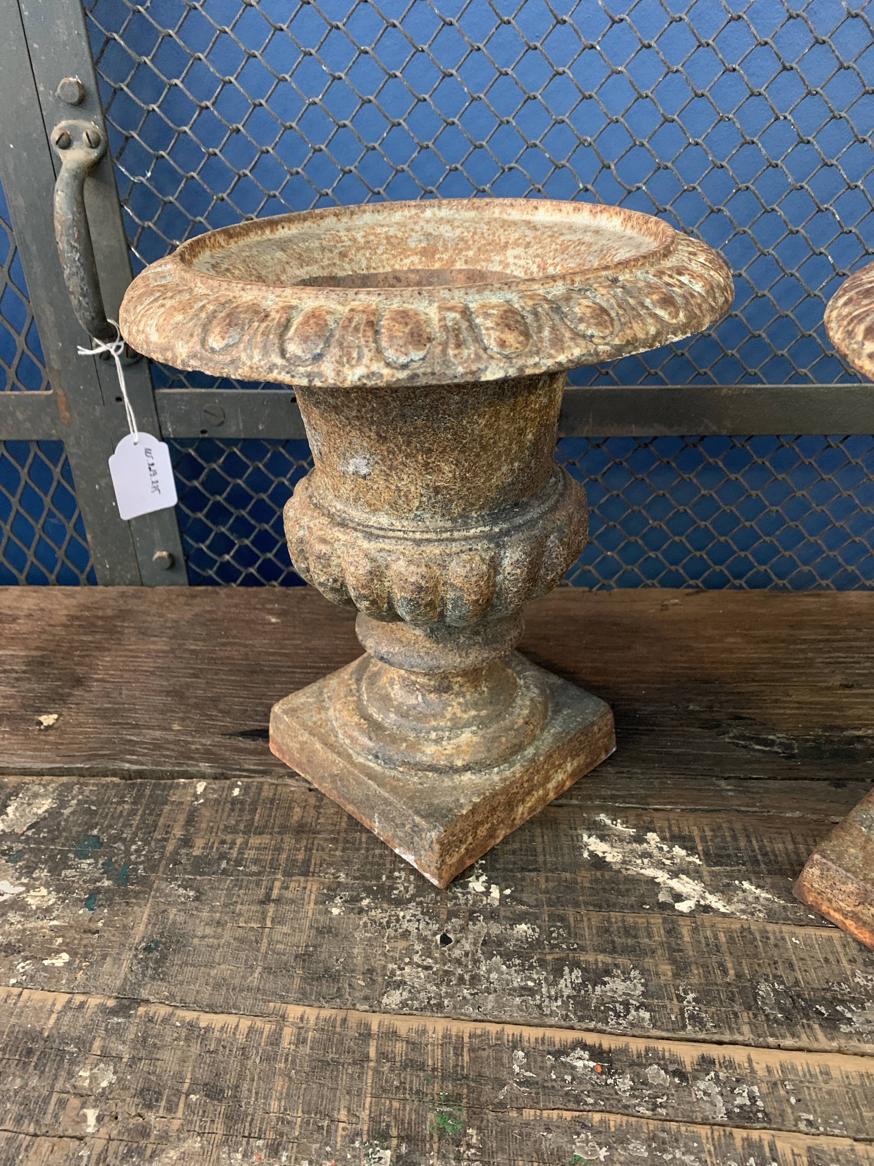 2 vases "Médicis" en fonte du XIXème