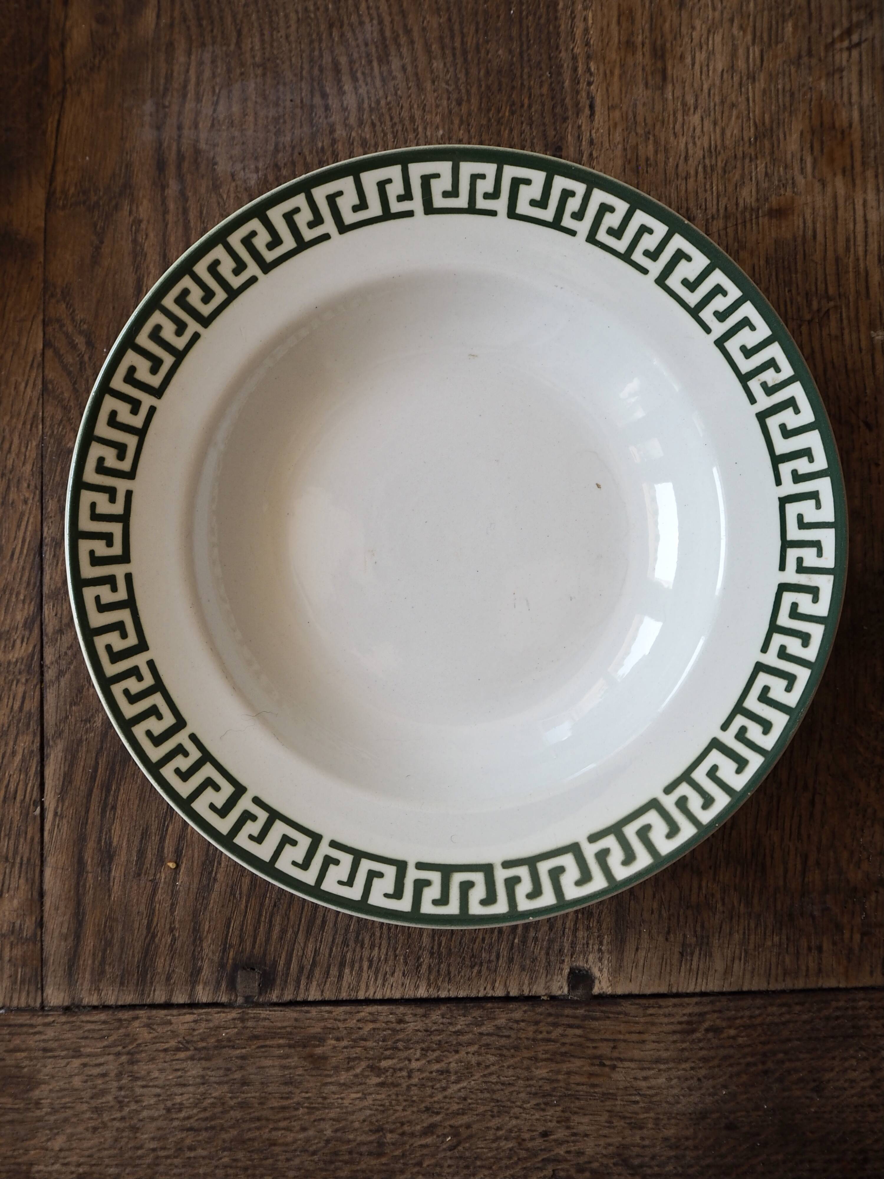 Set of 12 green patterned soup plates, Badonviller earthenware