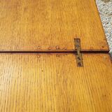 Extendable table with compass legs