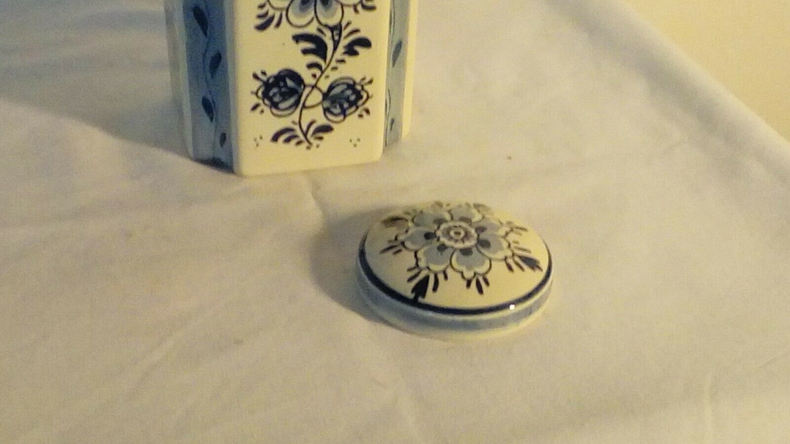 Pot covered in faience of delft blue delfino decor boat mill holland