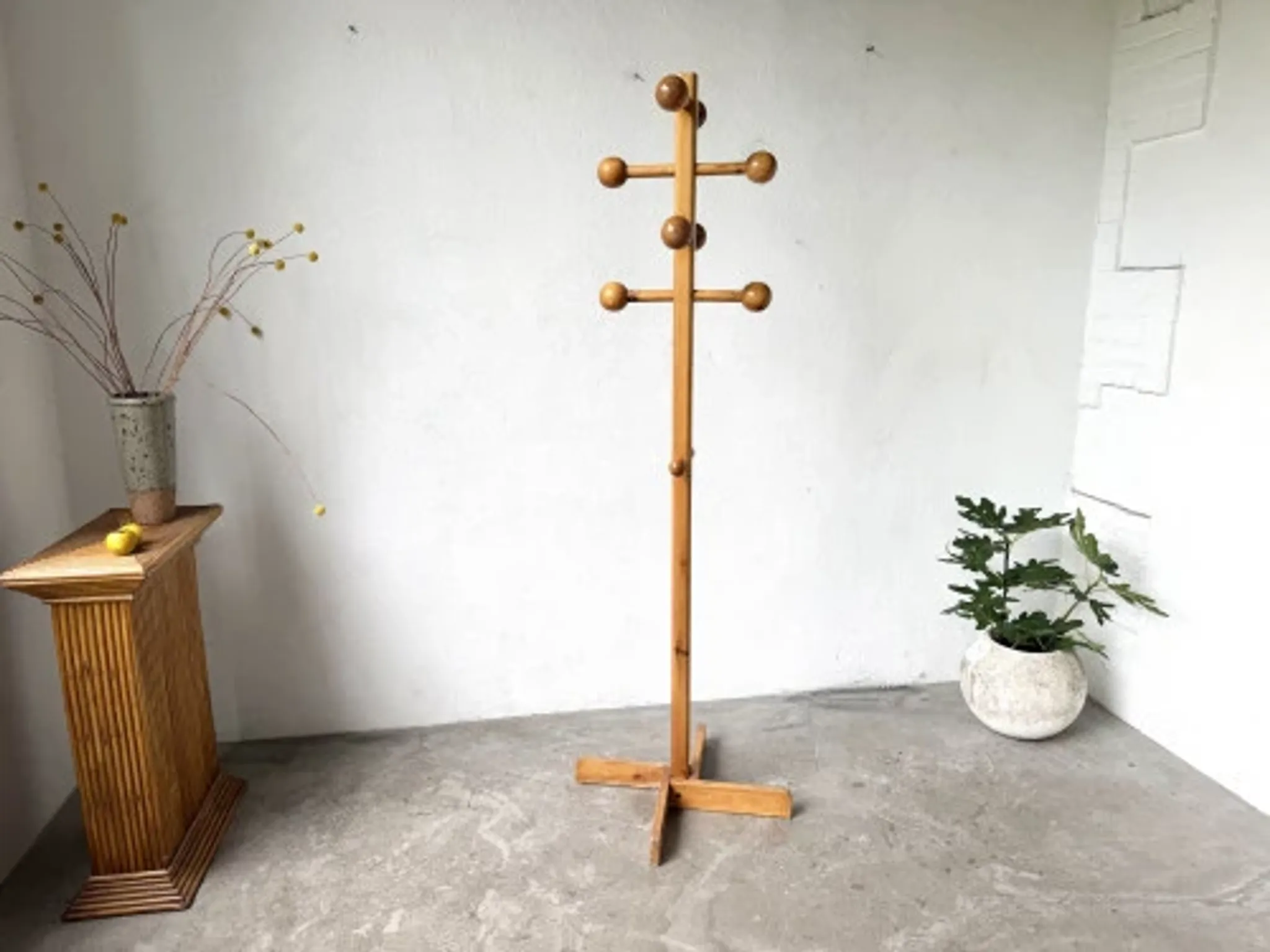 Modernist coat rack in solid pine, 1970s