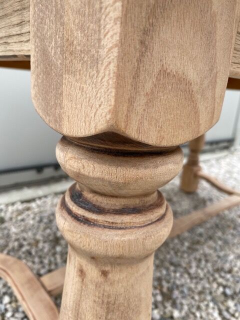 Extendable stripped farm table