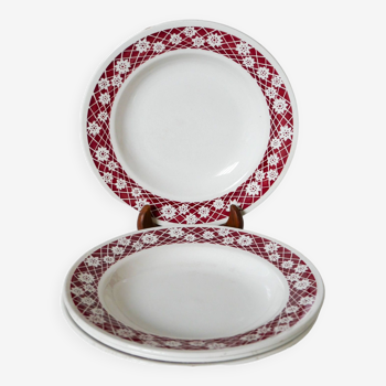 Set of 4 Saint Amand soup plates with burgundy flower outlines 1950