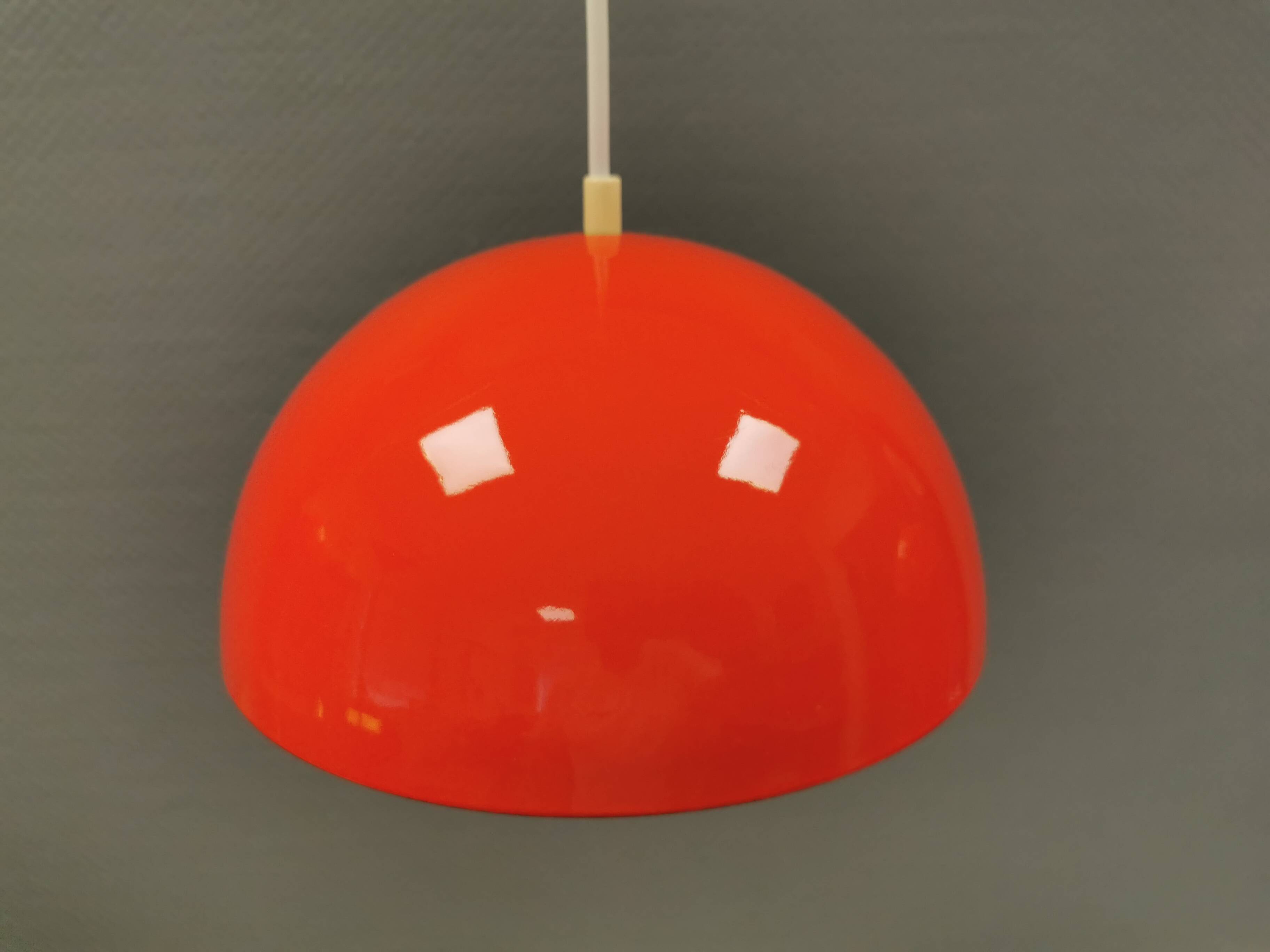Suspension Flowerpot vp1 originales, conçue par Verner Panton.