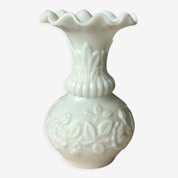 Vase en opaline blanche de Portieux Vallerysthal - Opaline de foire française