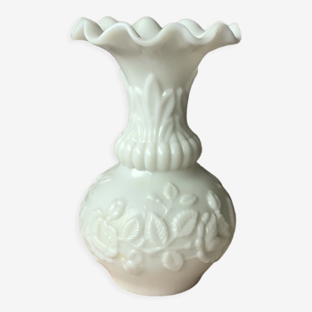 White opaline vase by Portieux Vallerysthal - French fair opaline